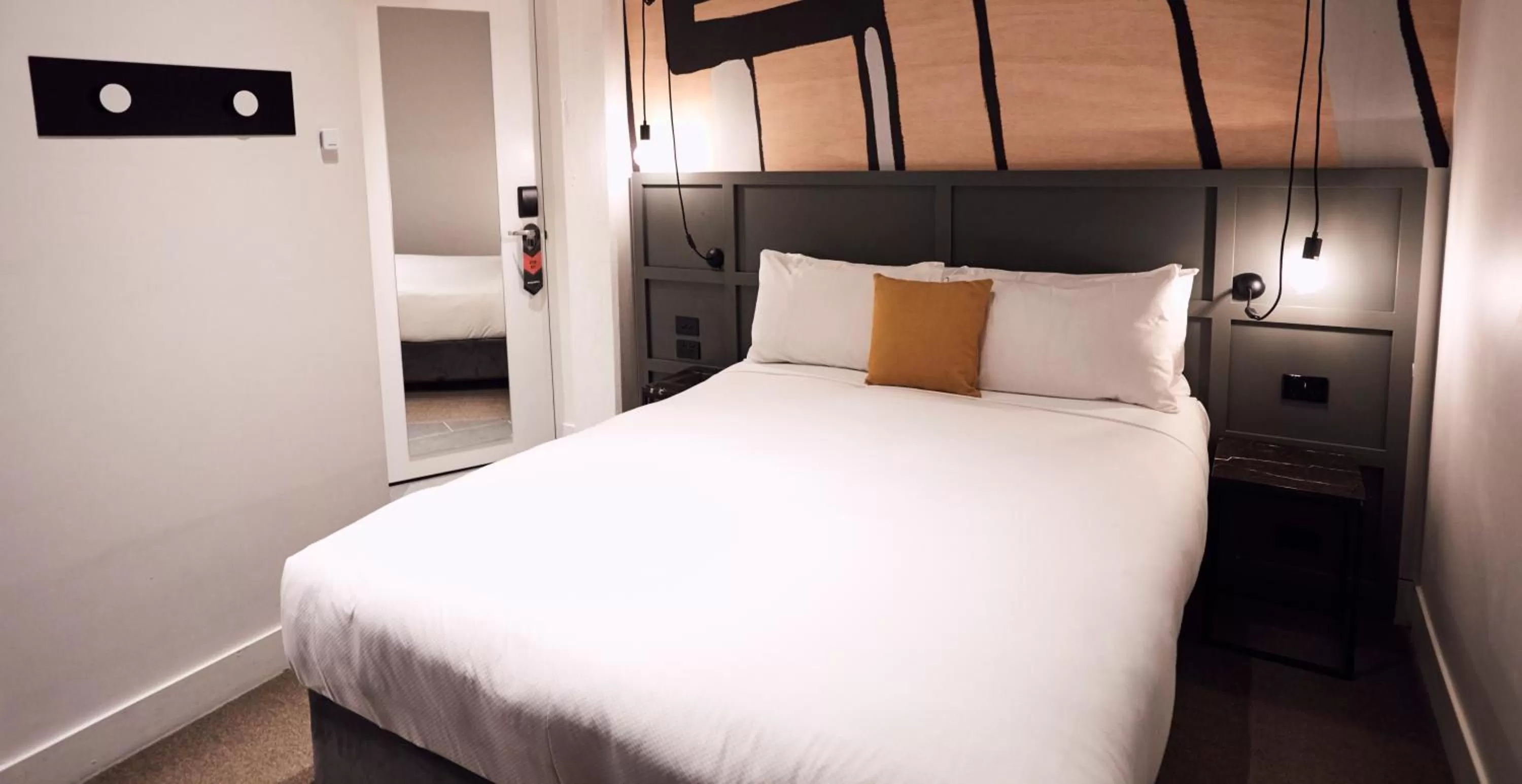 Shoebox in Hotel Woolstore 1888, Sydney - Handwritten Collection