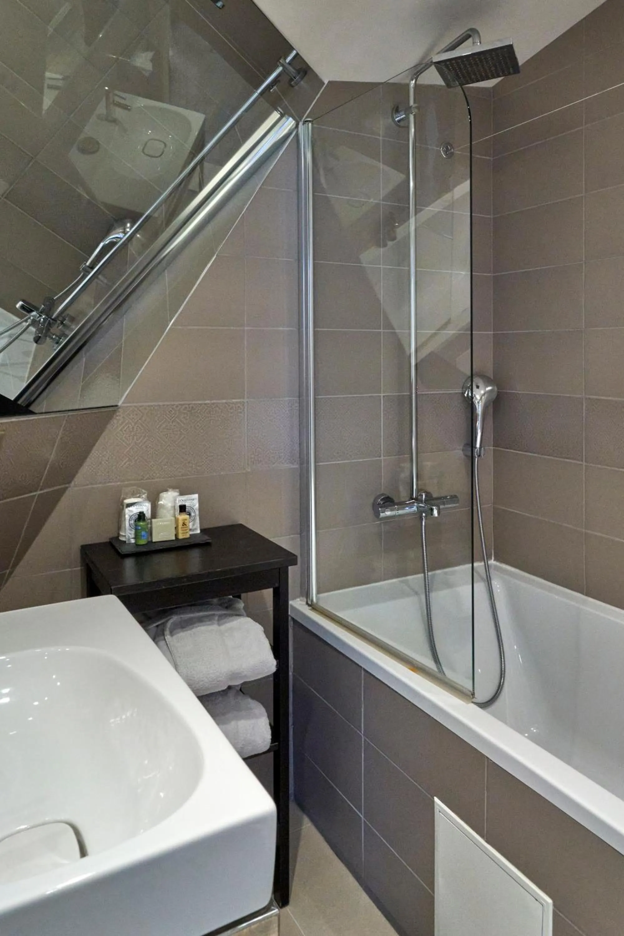 Bathroom in Hôtel Vic Eiffel