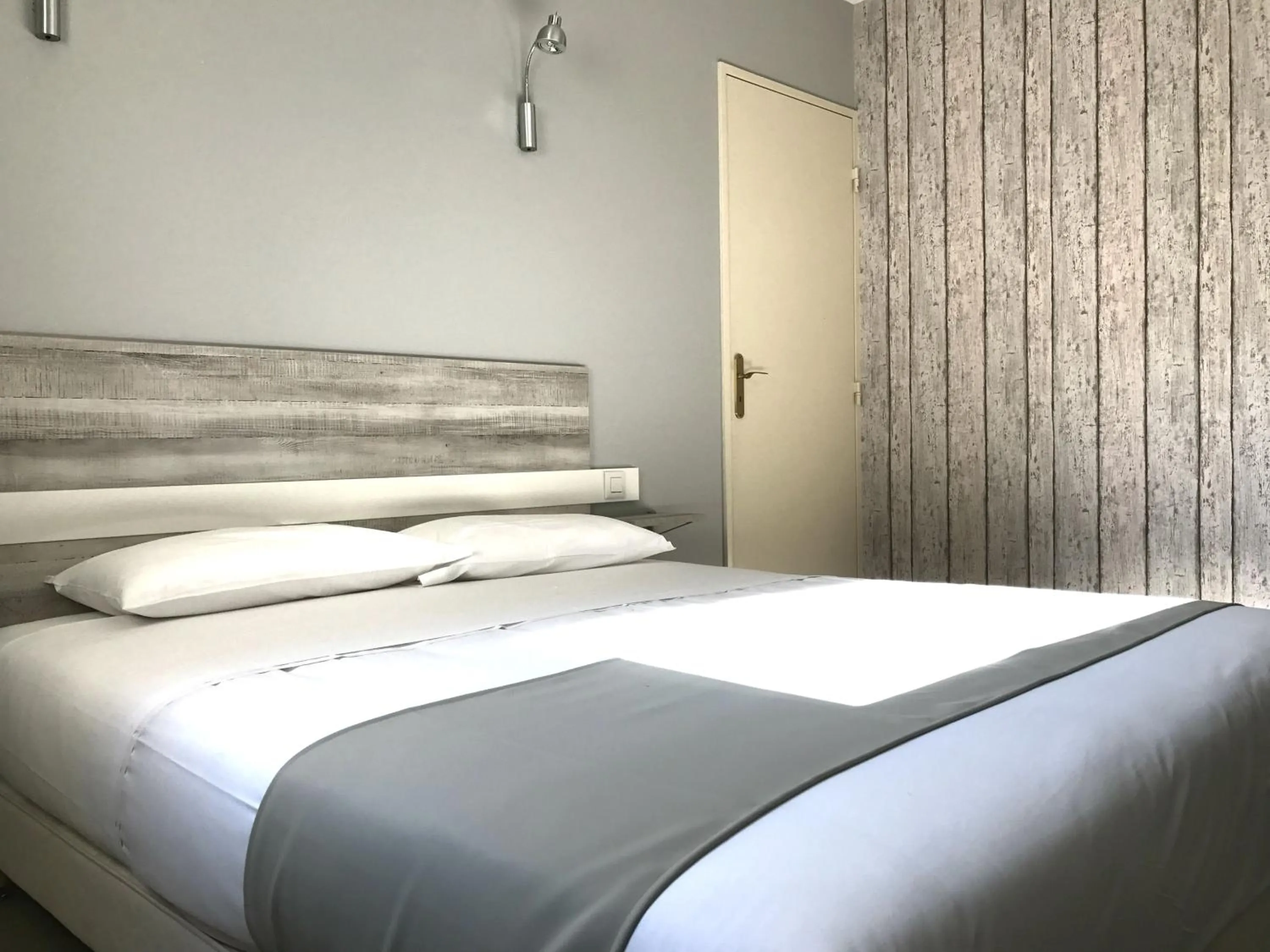 Bedroom, Bed in Hotel Grand Cap Rooftop Pool