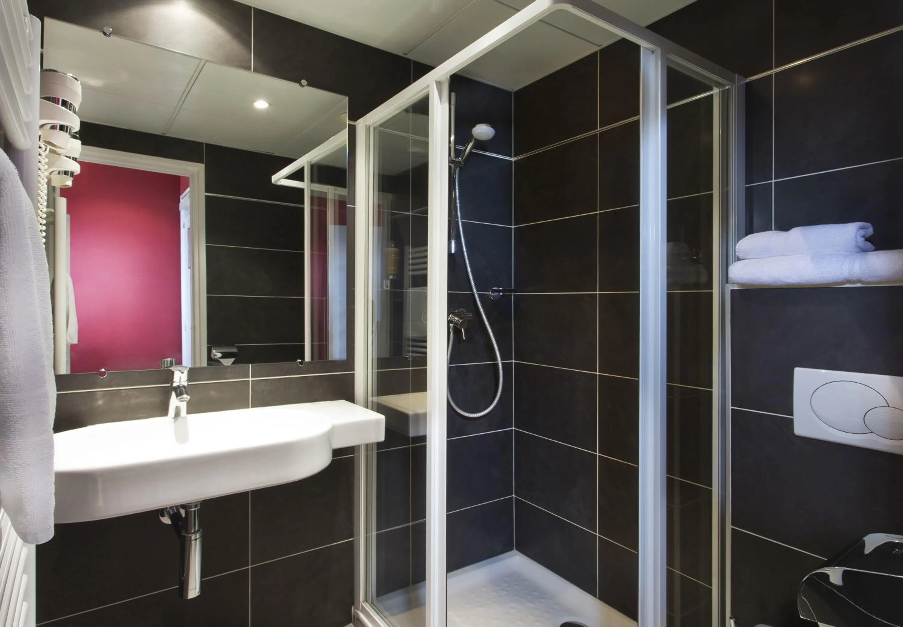 Photo of the whole room in Hôtel Du Prince Eugène