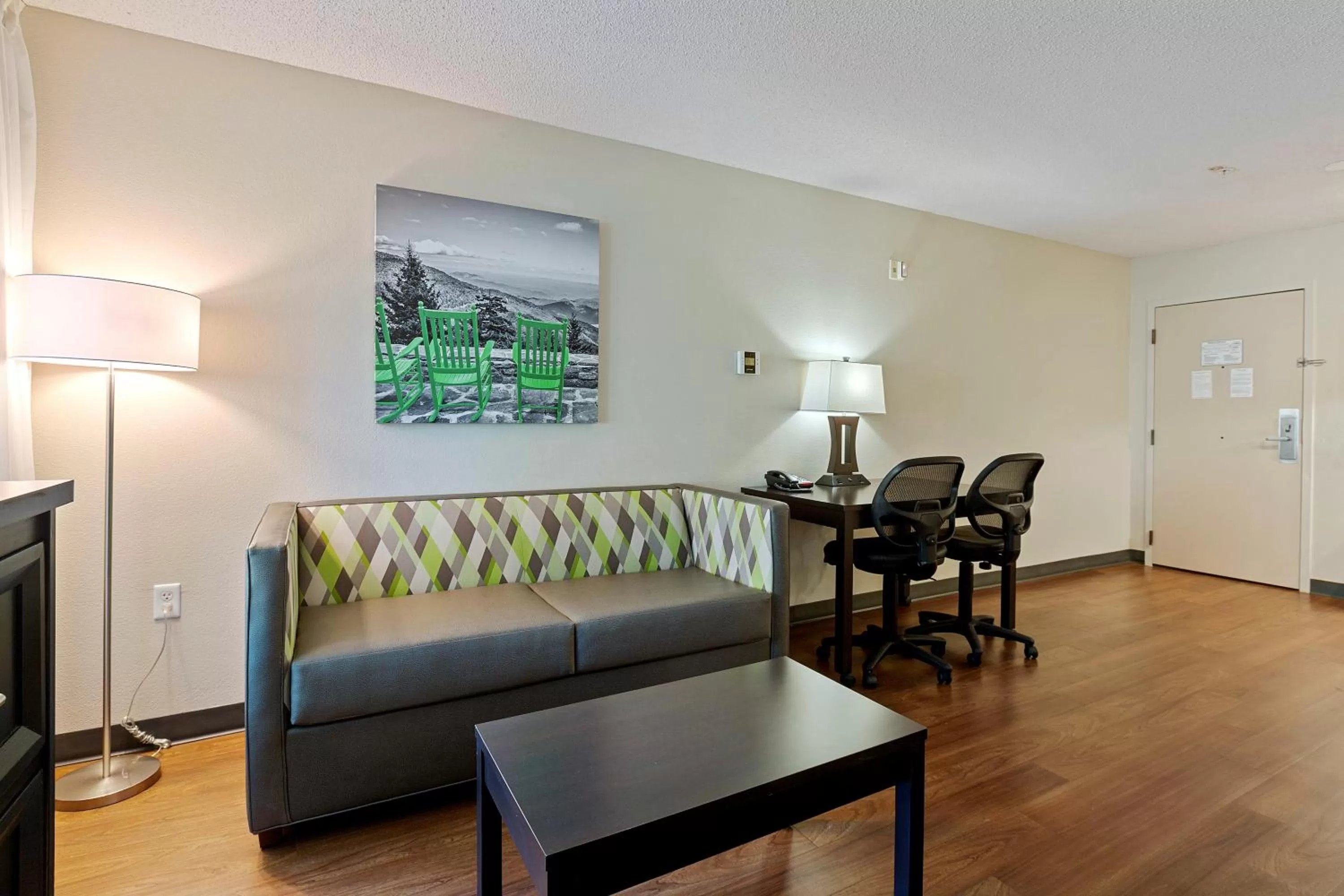 Living room in Extended Stay America Suites - San Jose - Milpitas - McCarthy Ranch