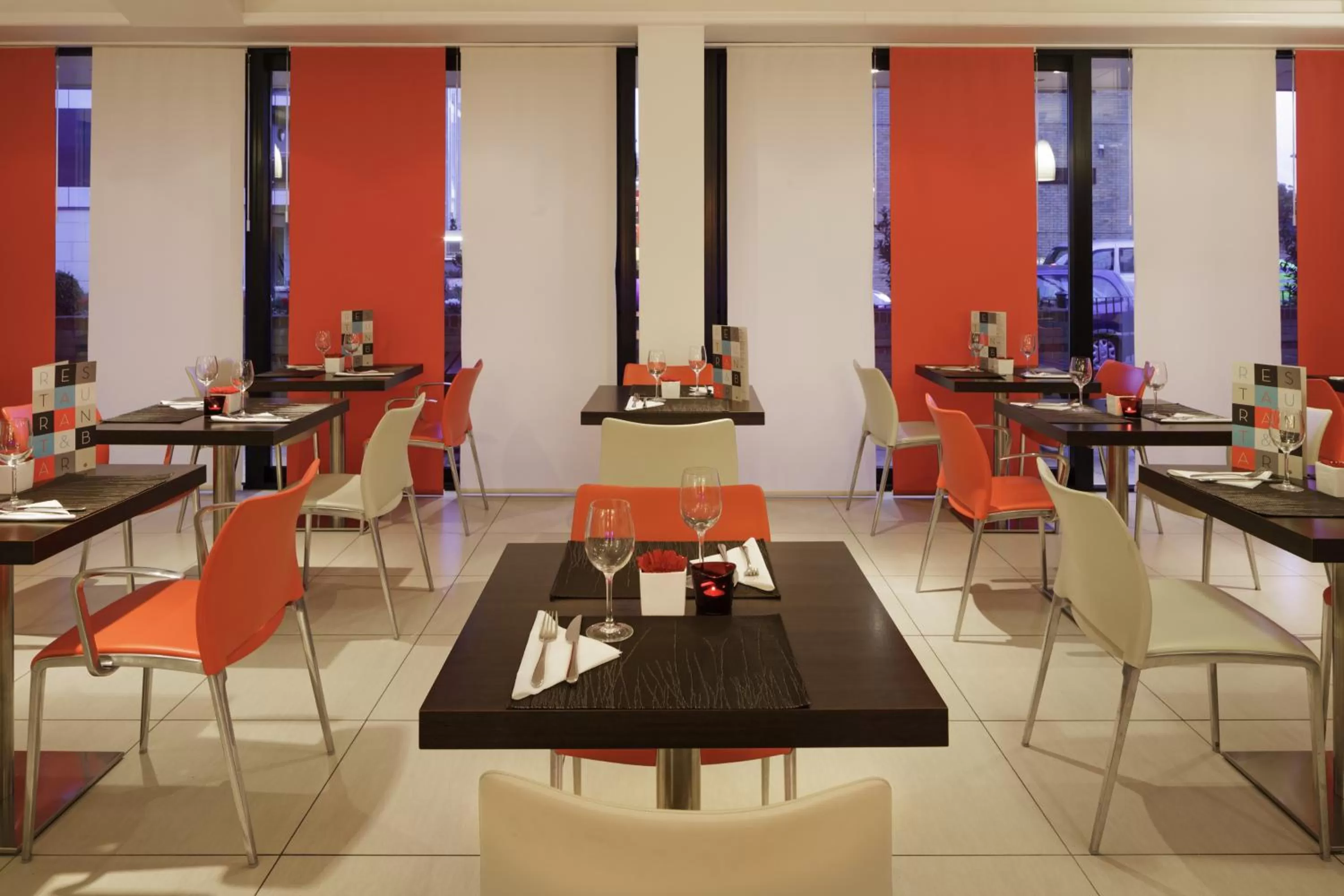 Restaurant/places to eat in ibis London Docklands Canary Wharf