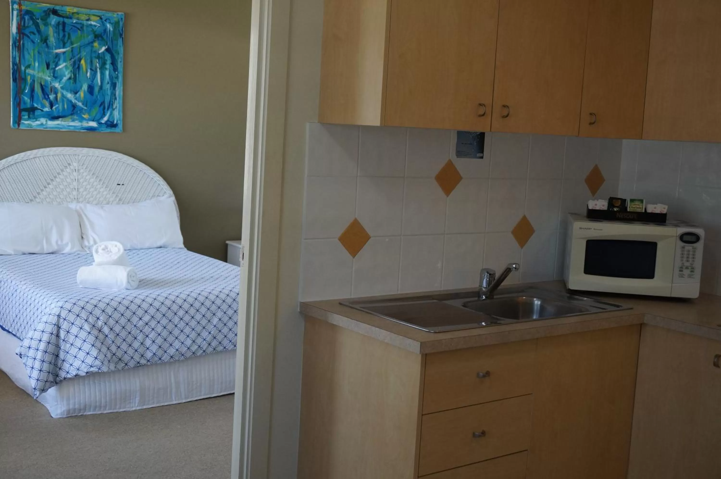 Kitchen or kitchenette, Bed in Moorings Beach Resort