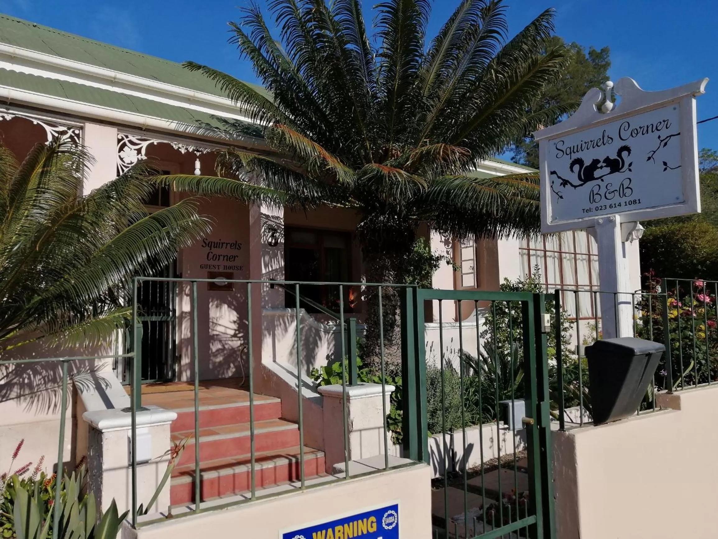 Facade/entrance in Squirrels Corner