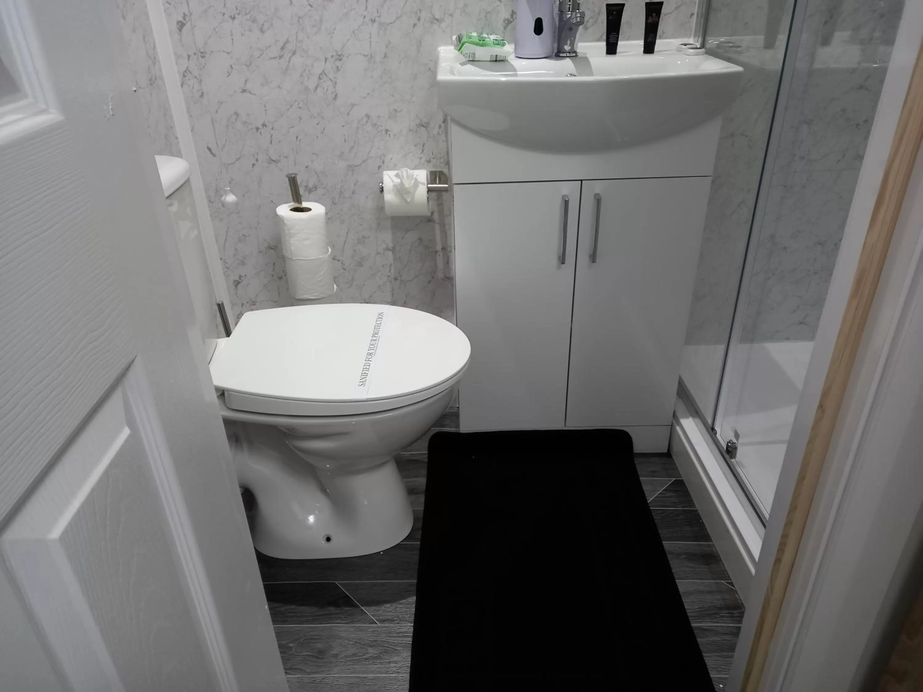 Bathroom in Cozzy Accommodation