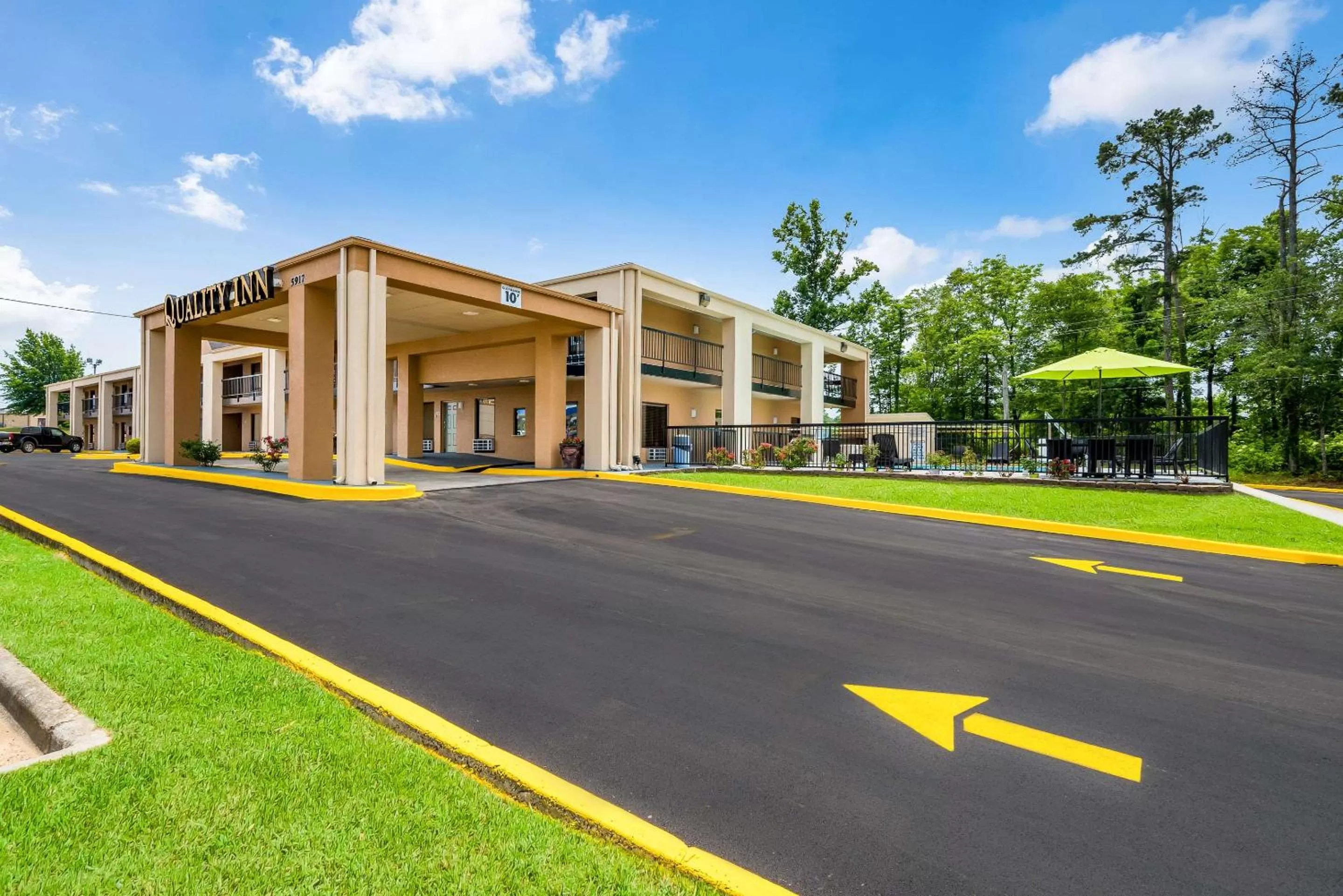 Property building in Quality Inn Cullman I-65 Exit 310