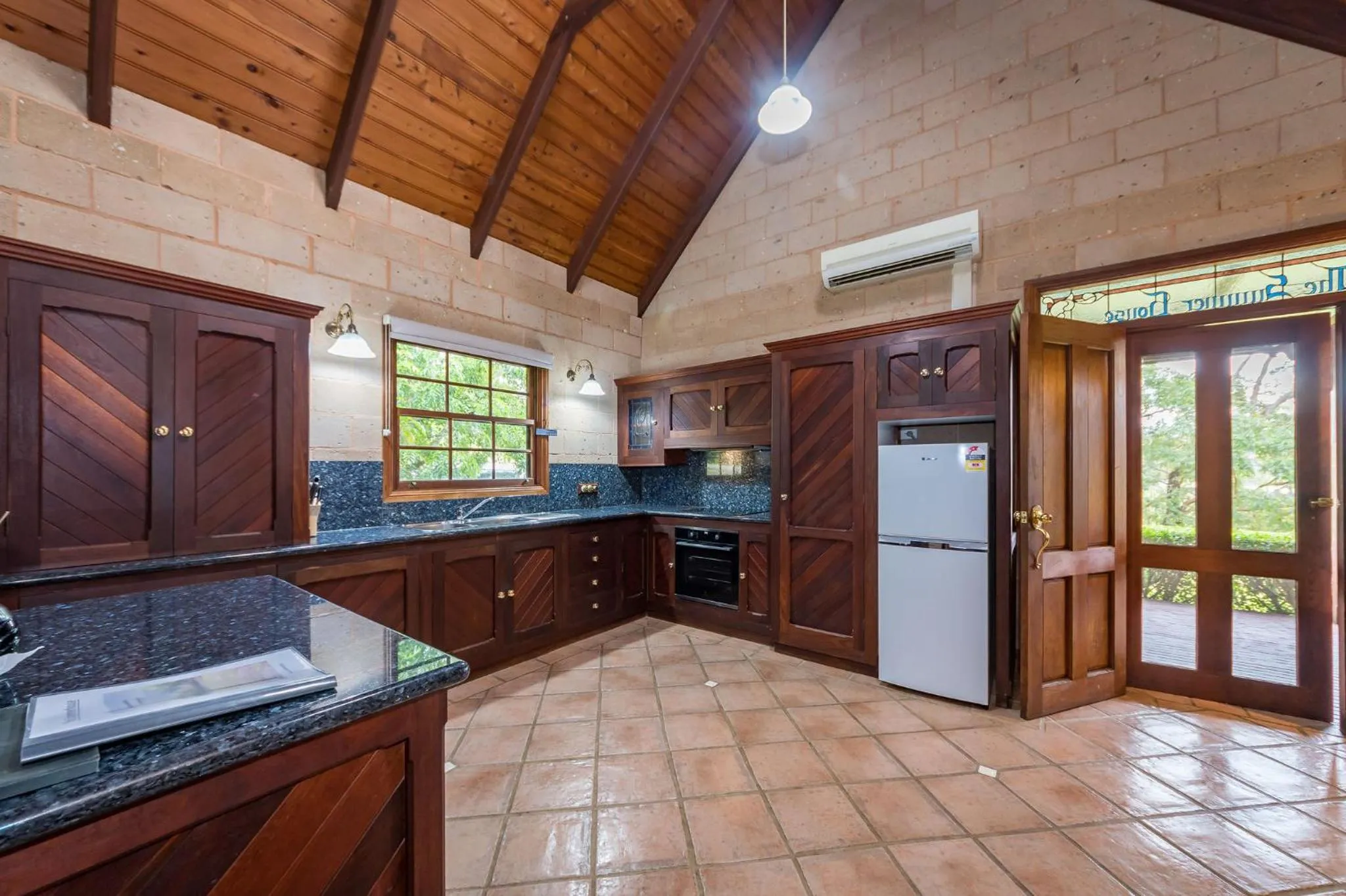 Kitchen or kitchenette in Clarendon Forest Retreat
