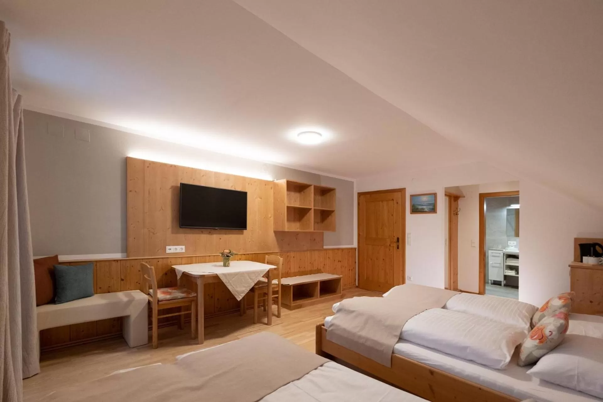 Photo of the whole room, Bed in Santner, Hotel