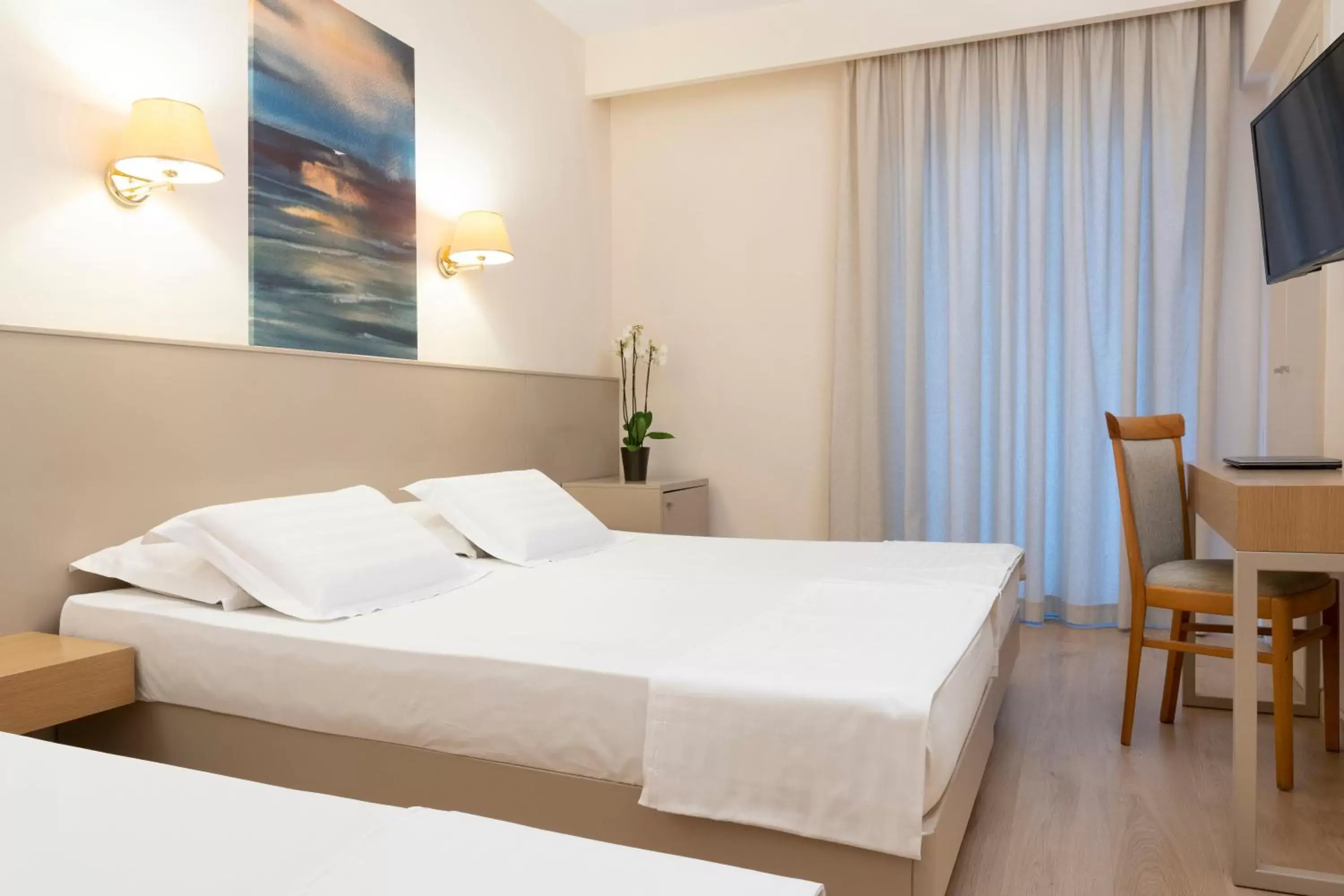 Comfort Triple Room in Esperia Hotel Comfort Triple Room in Esperia Hotel