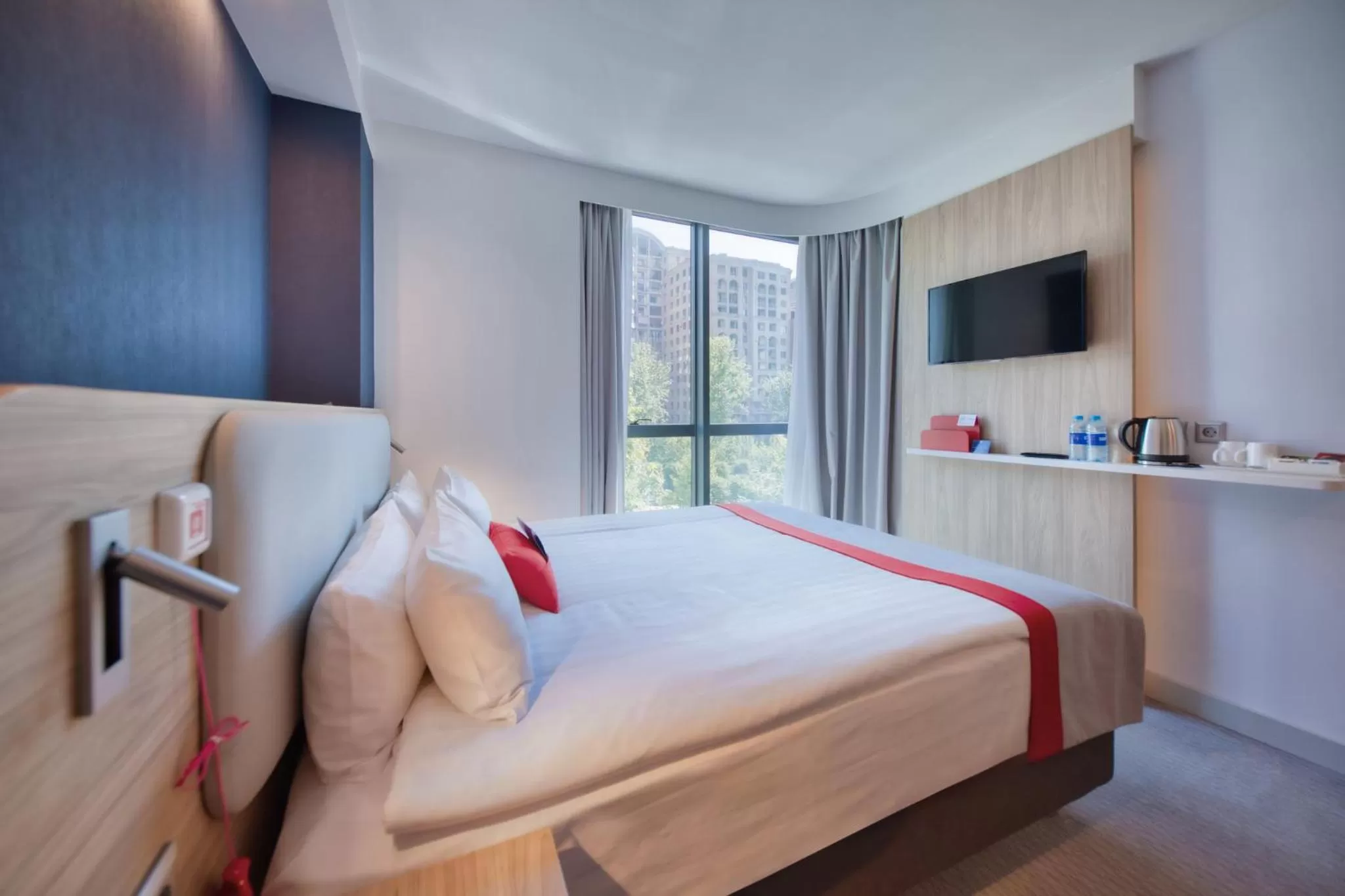 Photo of the whole room, Bed in Holiday Inn Express - Yerevan by IHG