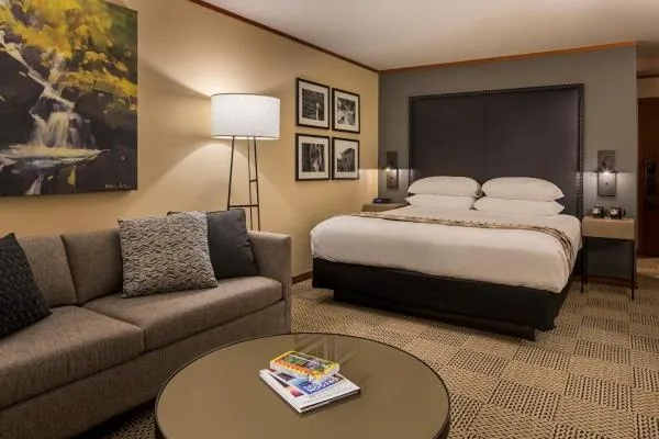 Bed in Skamania Lodge