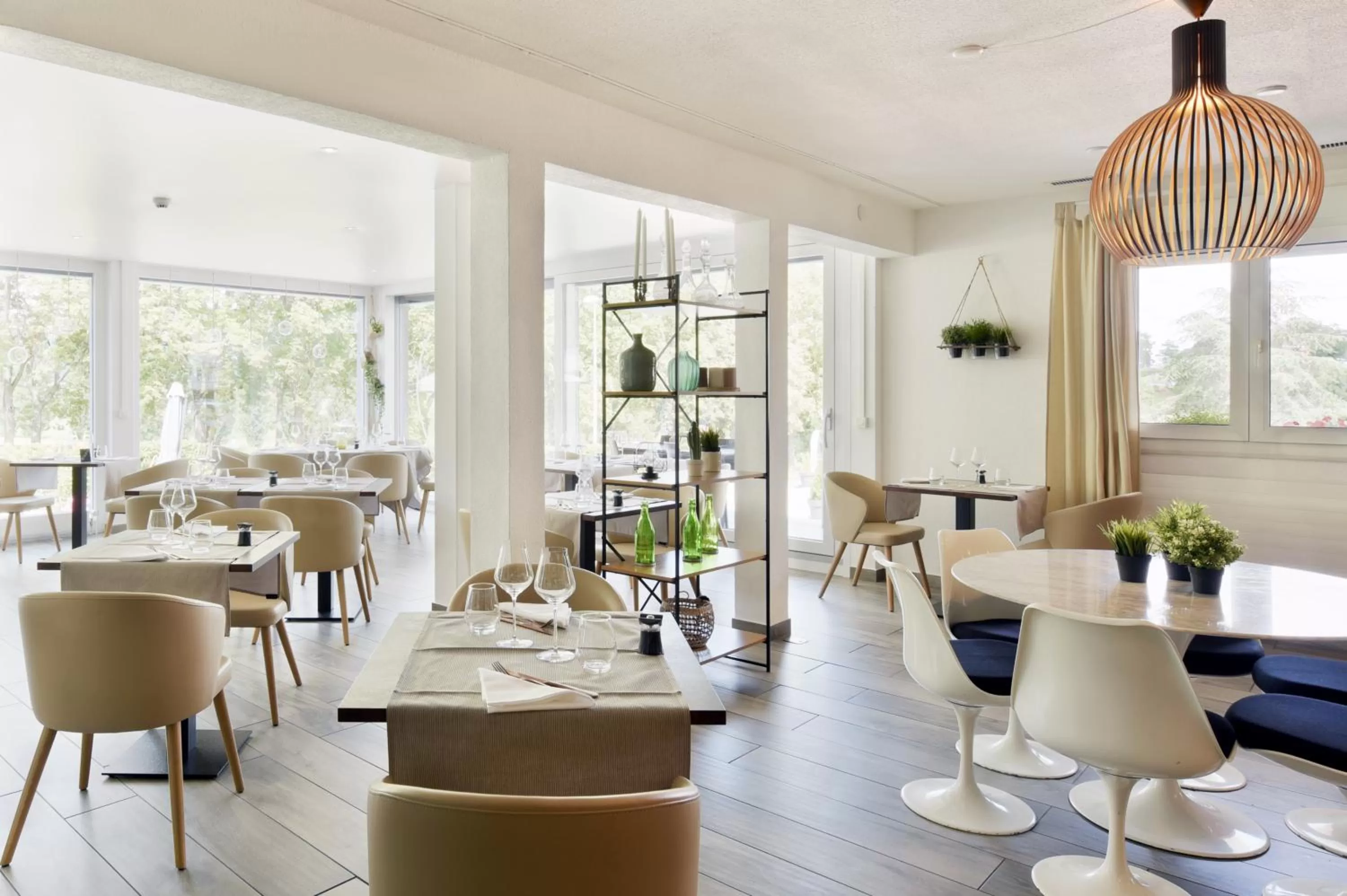 Restaurant/places to eat in Hôtel des Mosaiques