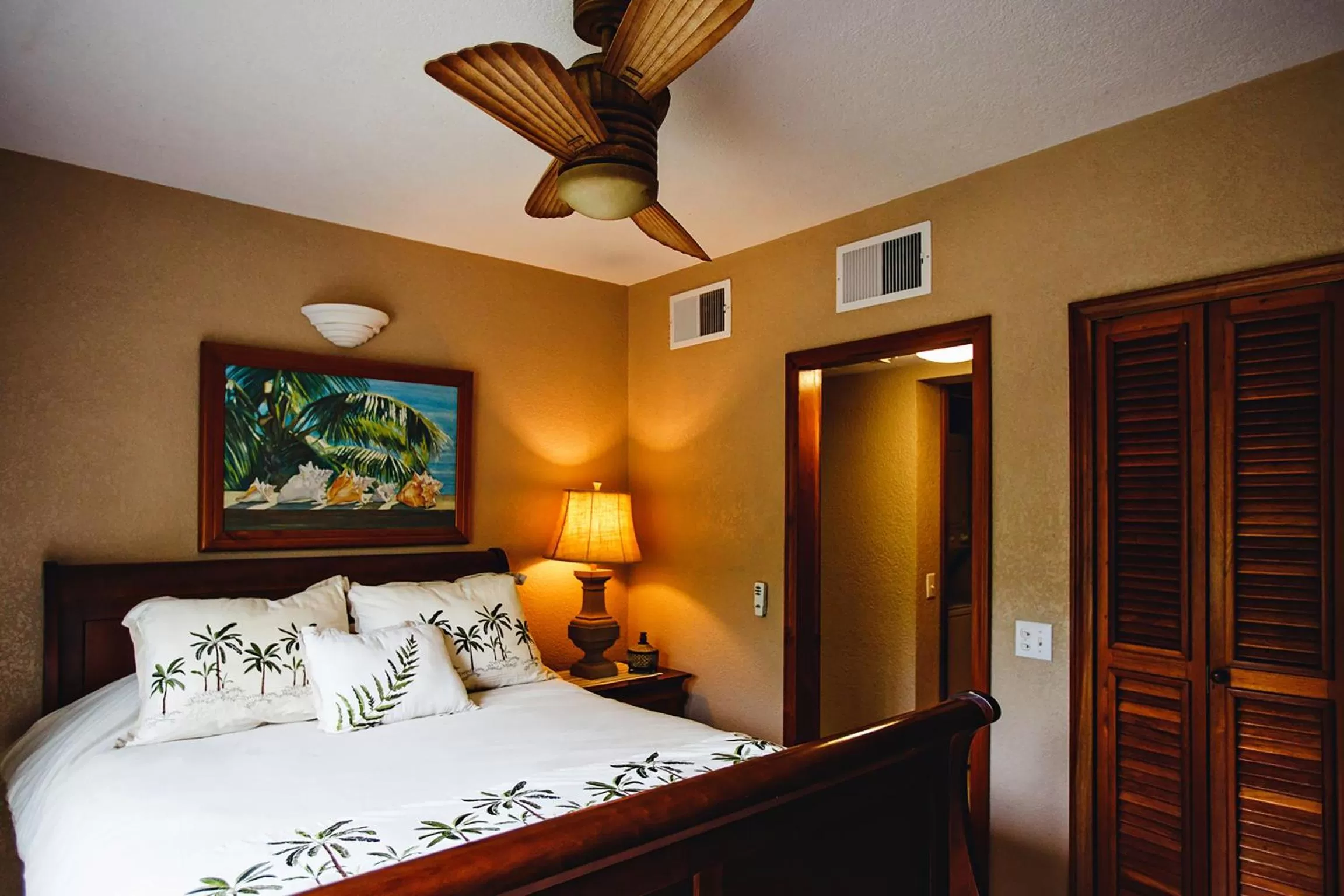 Bedroom, Bed in Pelican Reef Villas Resort