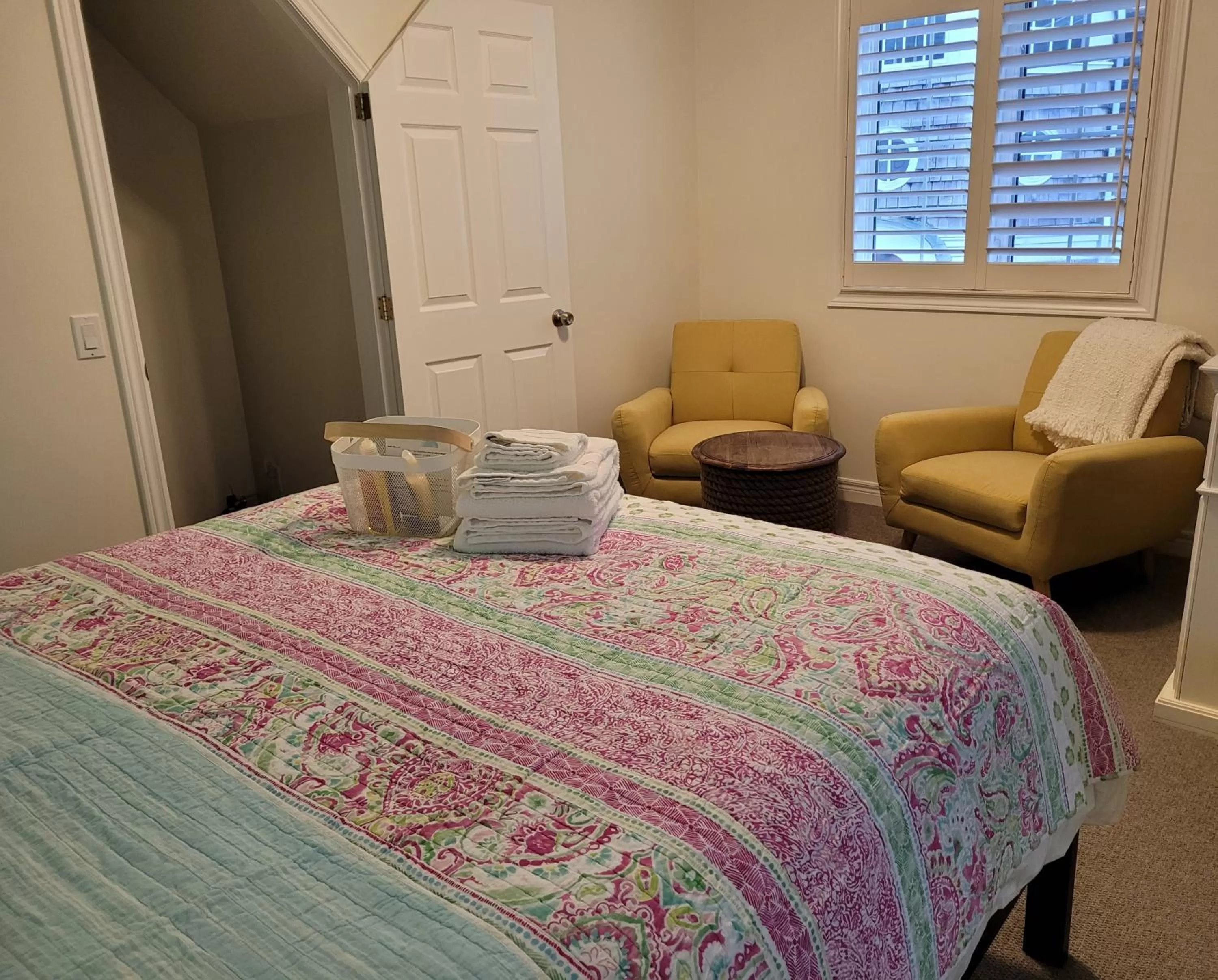 Photo of the whole room, Bed in La Maison de Sophie