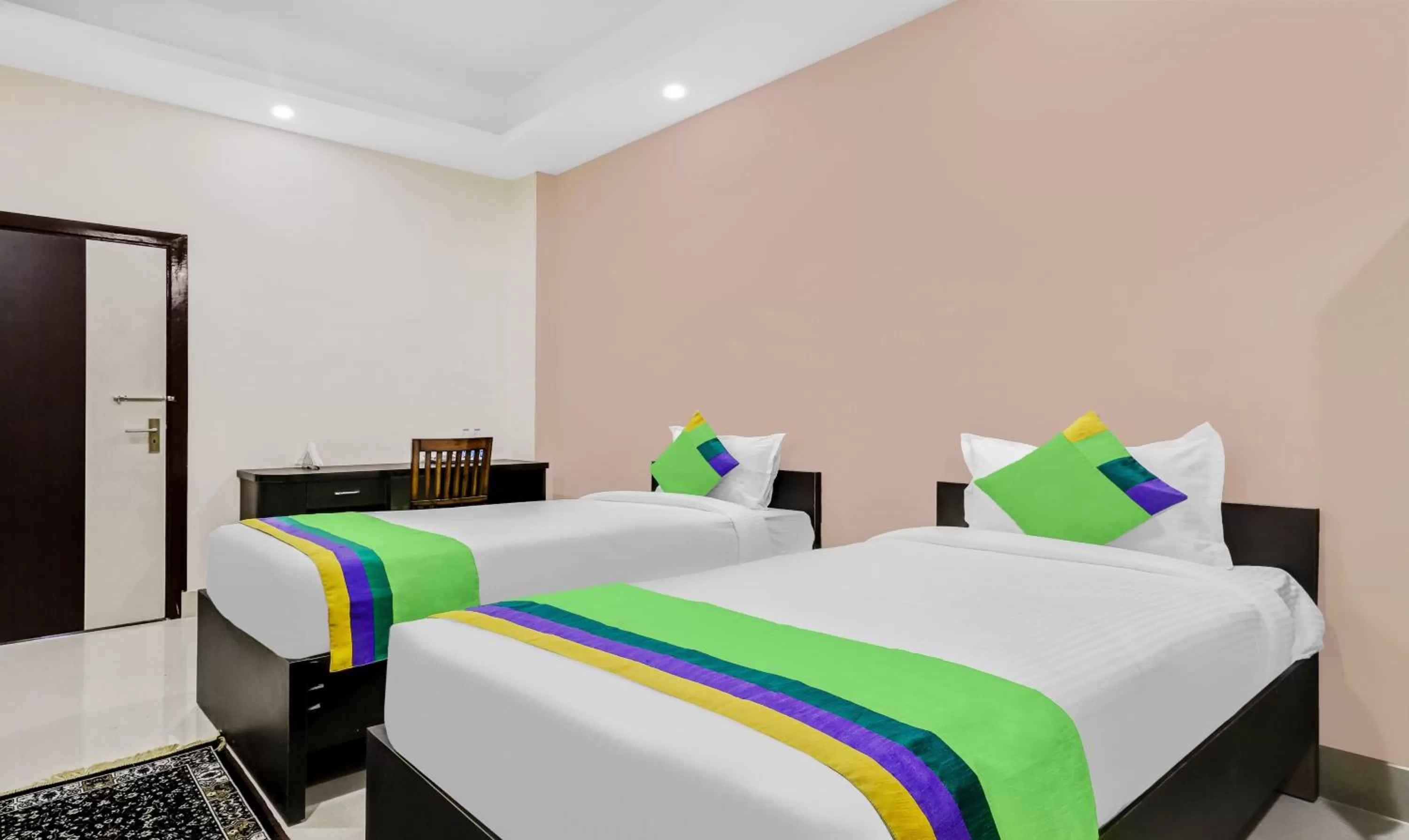 Bedroom, Bed in Treebo Hotel Mobi VIP Airport