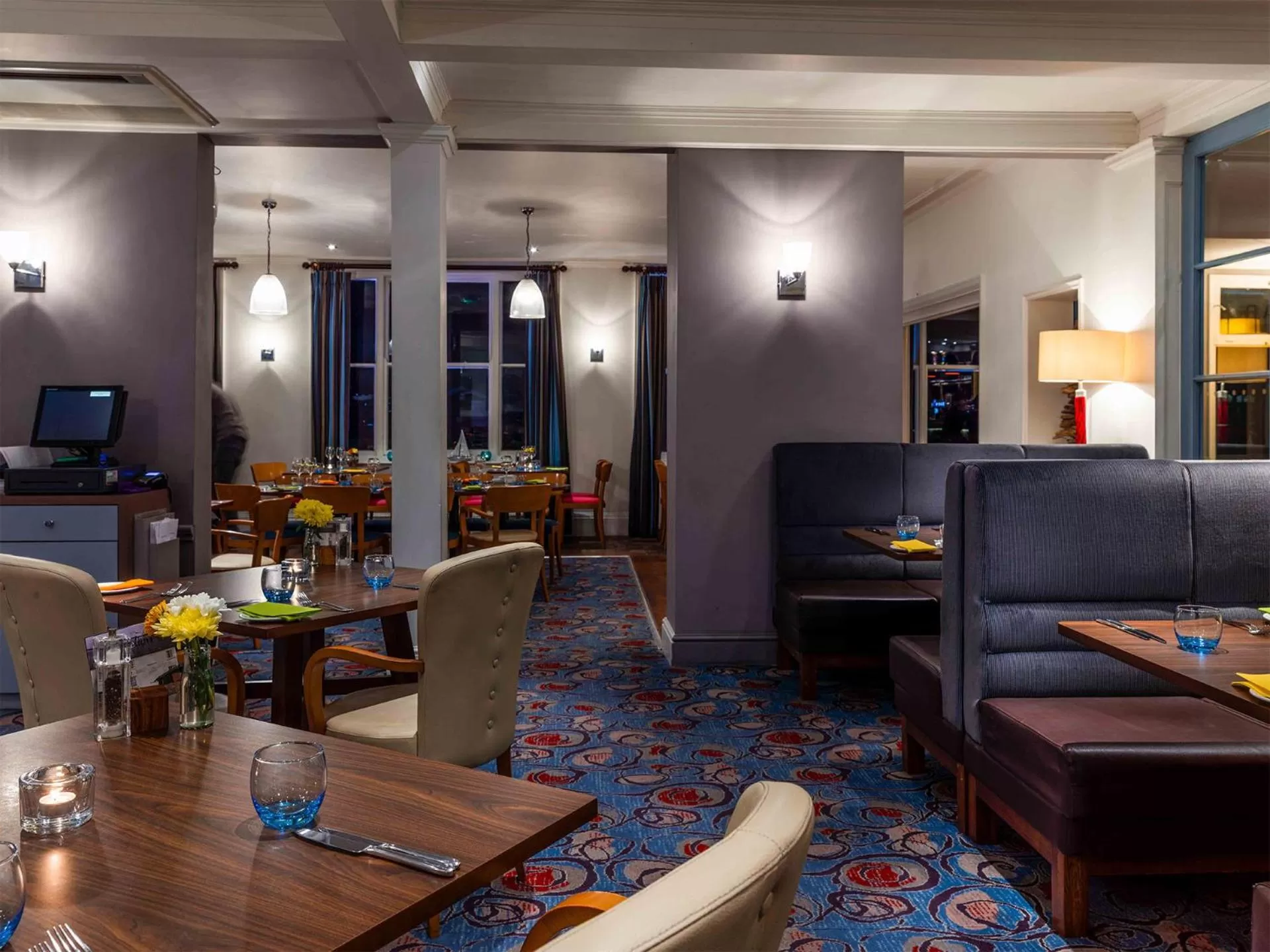 Restaurant/places to eat in The White Lion Hotel