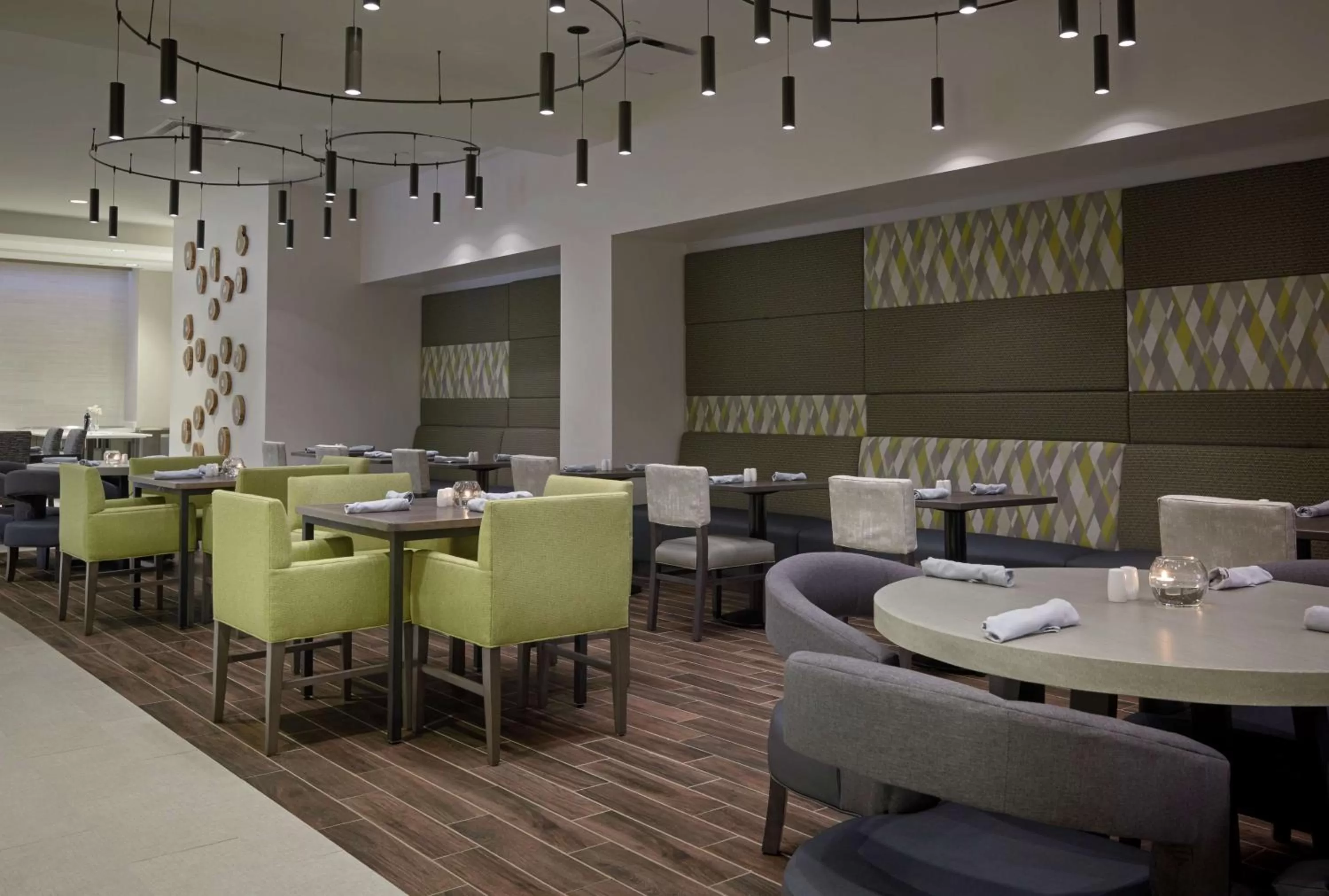 Restaurant/places to eat in Hilton Garden Inn Corning Downtown