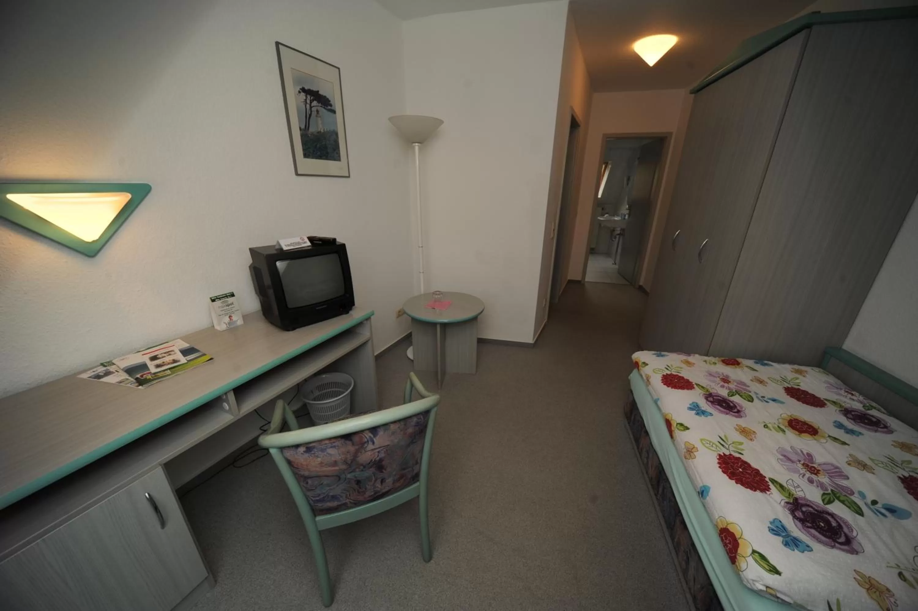 TV and multimedia, TV/Entertainment Center in Hotel Am Markt