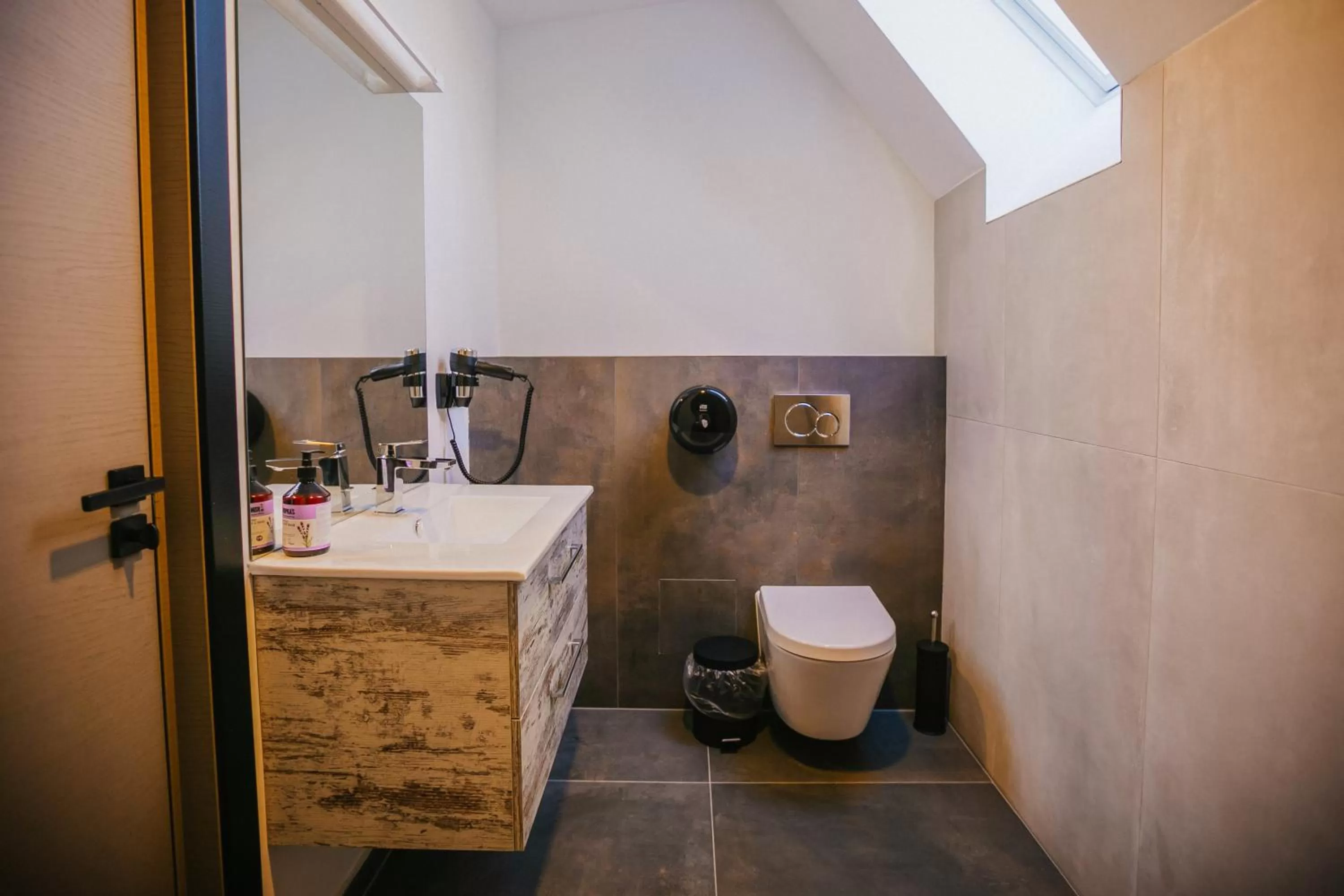 Bathroom in Adventure Lake Resort - Simared