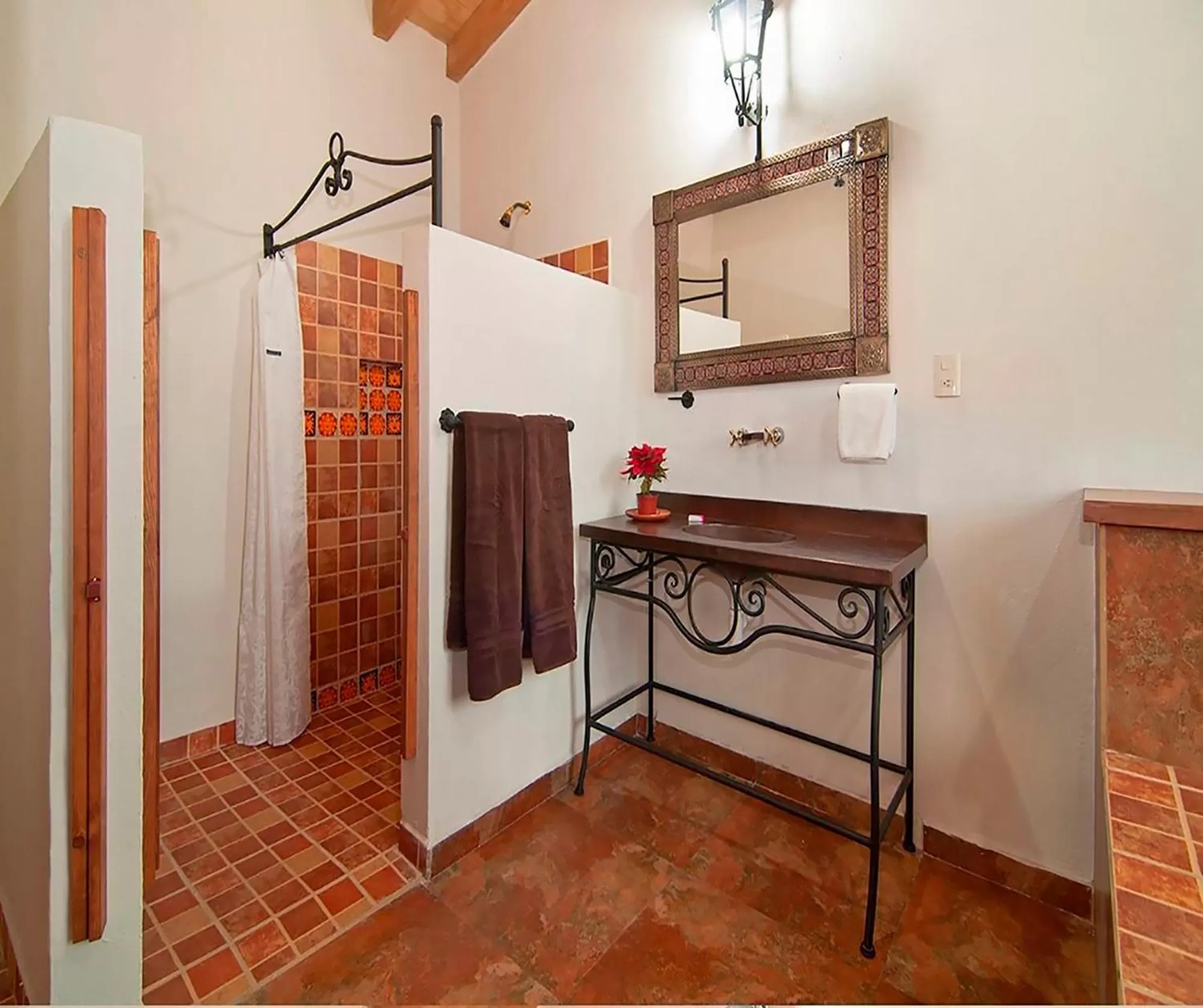 Shower, Bathroom in Mansión del Virrey