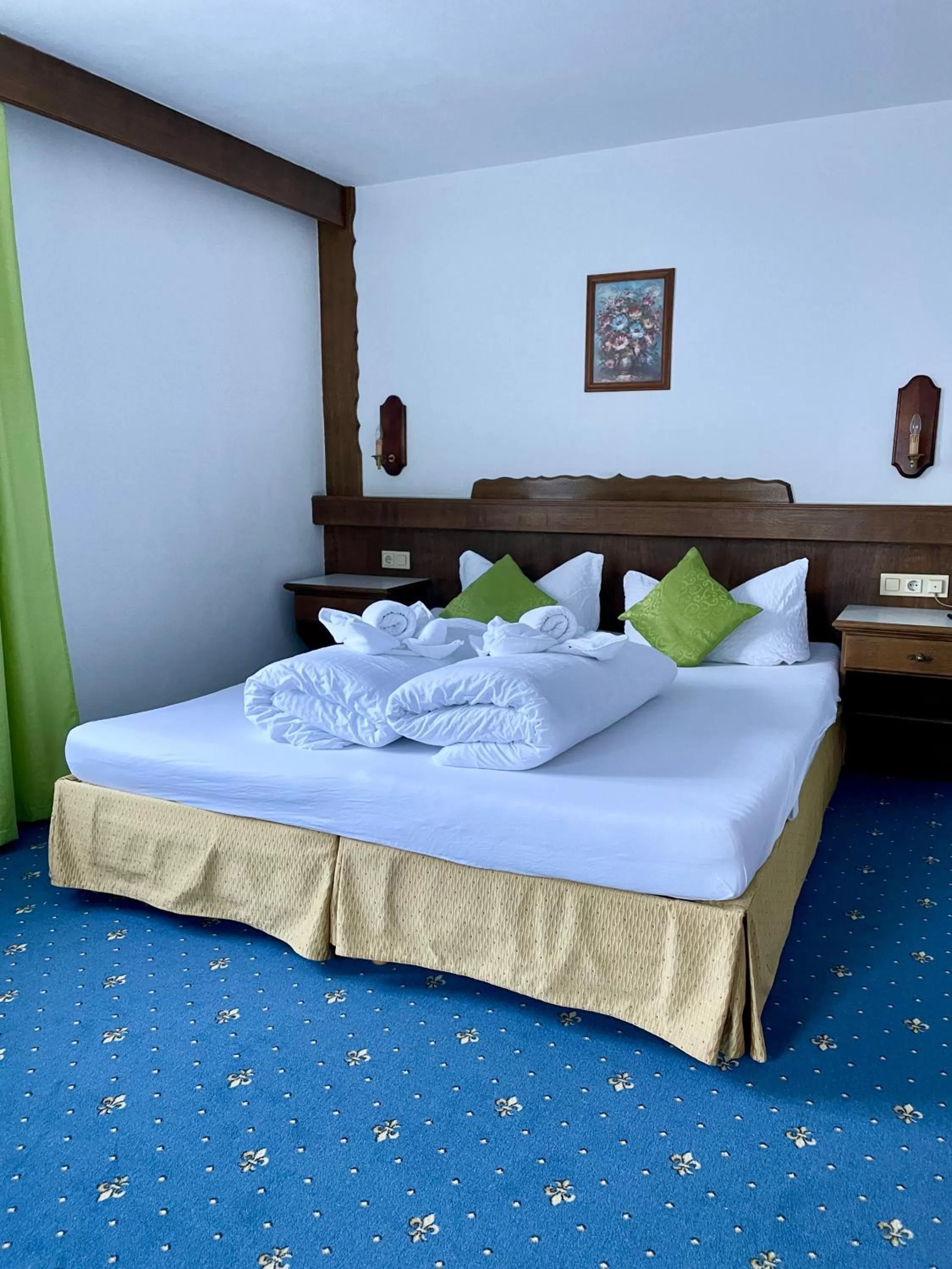 Bed in Hotel Marienhof- Erstes Motorradhotel in Fliess!