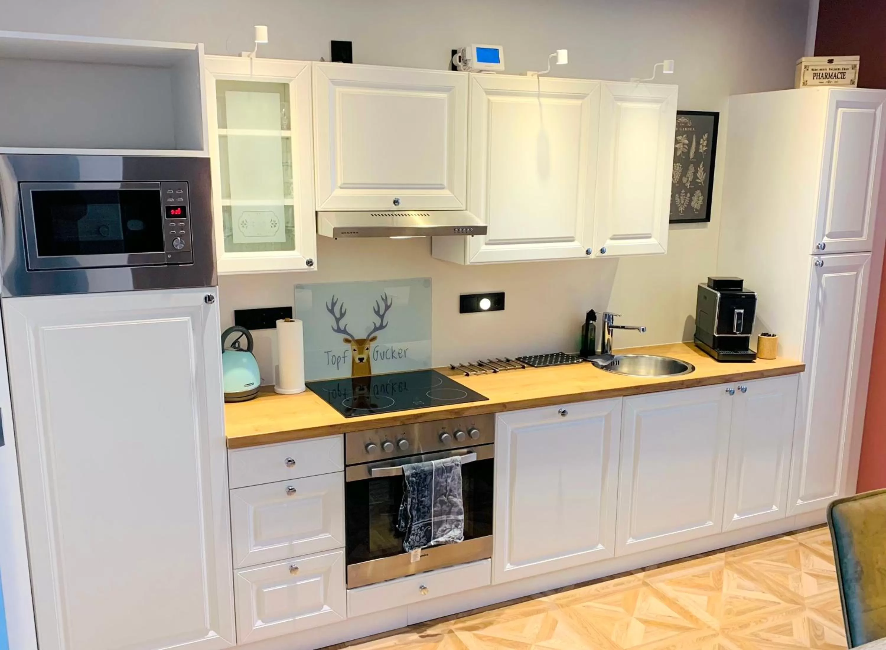 Kitchen/Kitchenette in BESOTEL Mettmann
