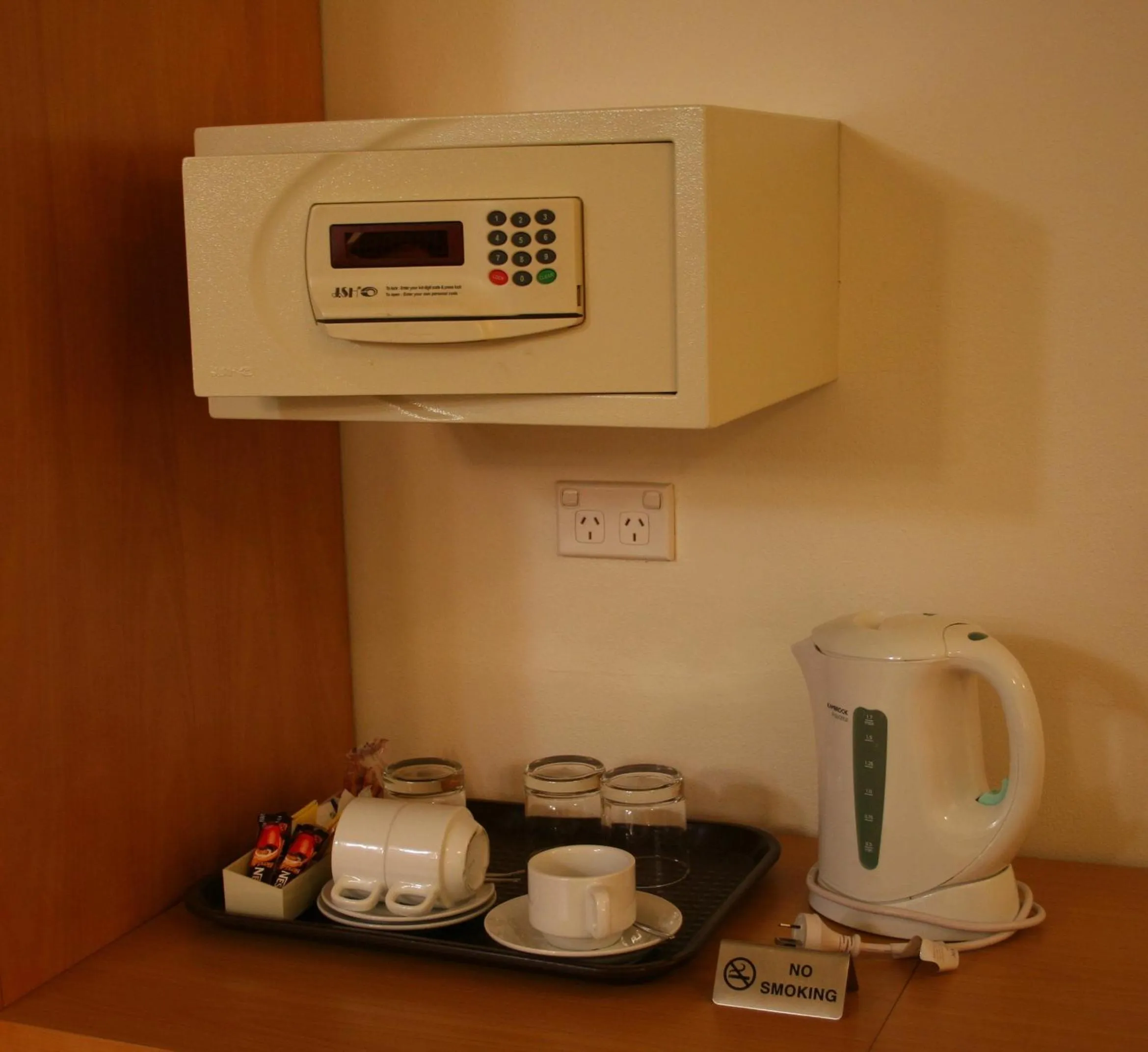 Coffee/tea facilities in Garden Lodge Sydney Hotel