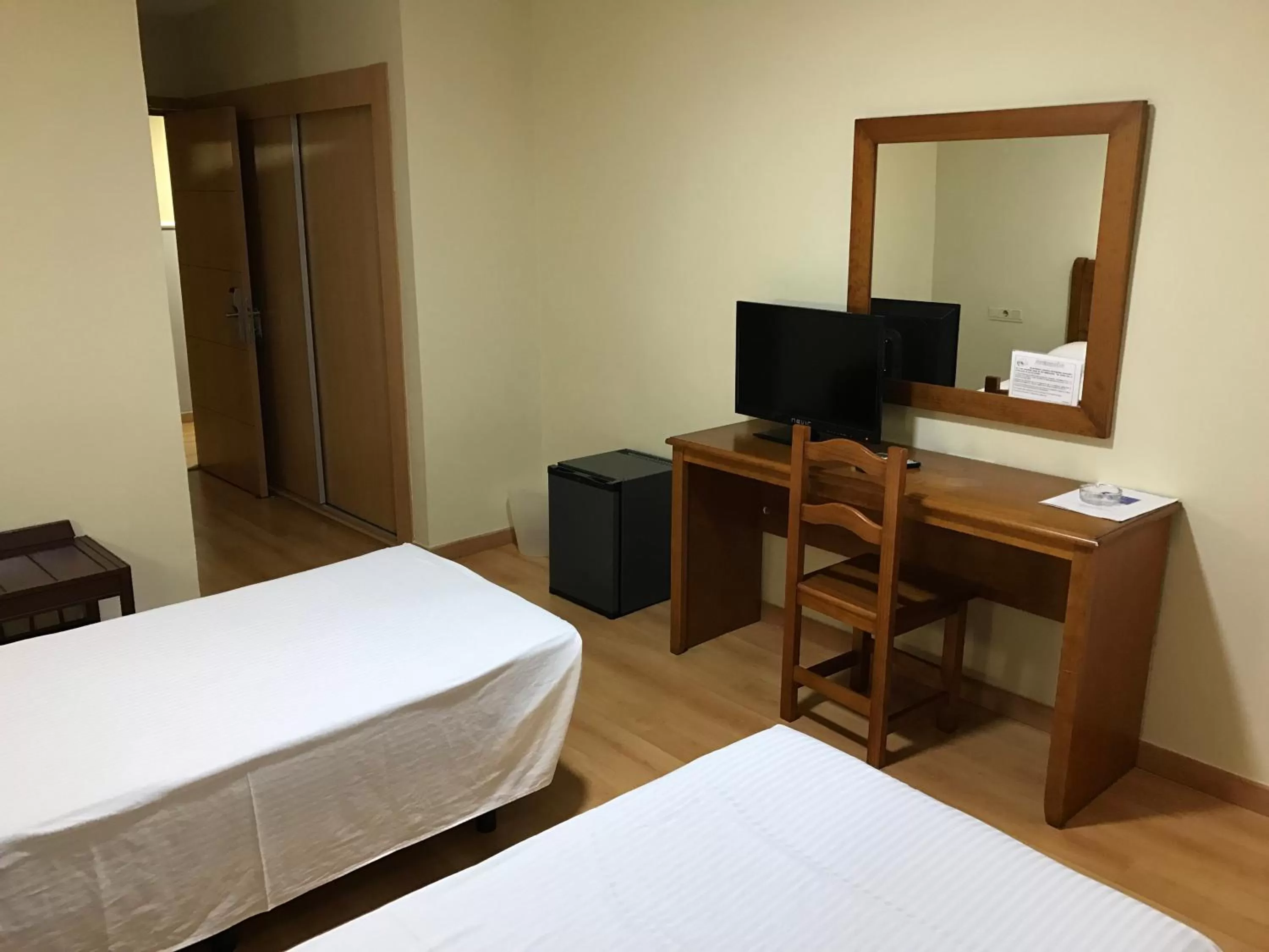 Photo of the whole room, Bed in Hotel Anfora