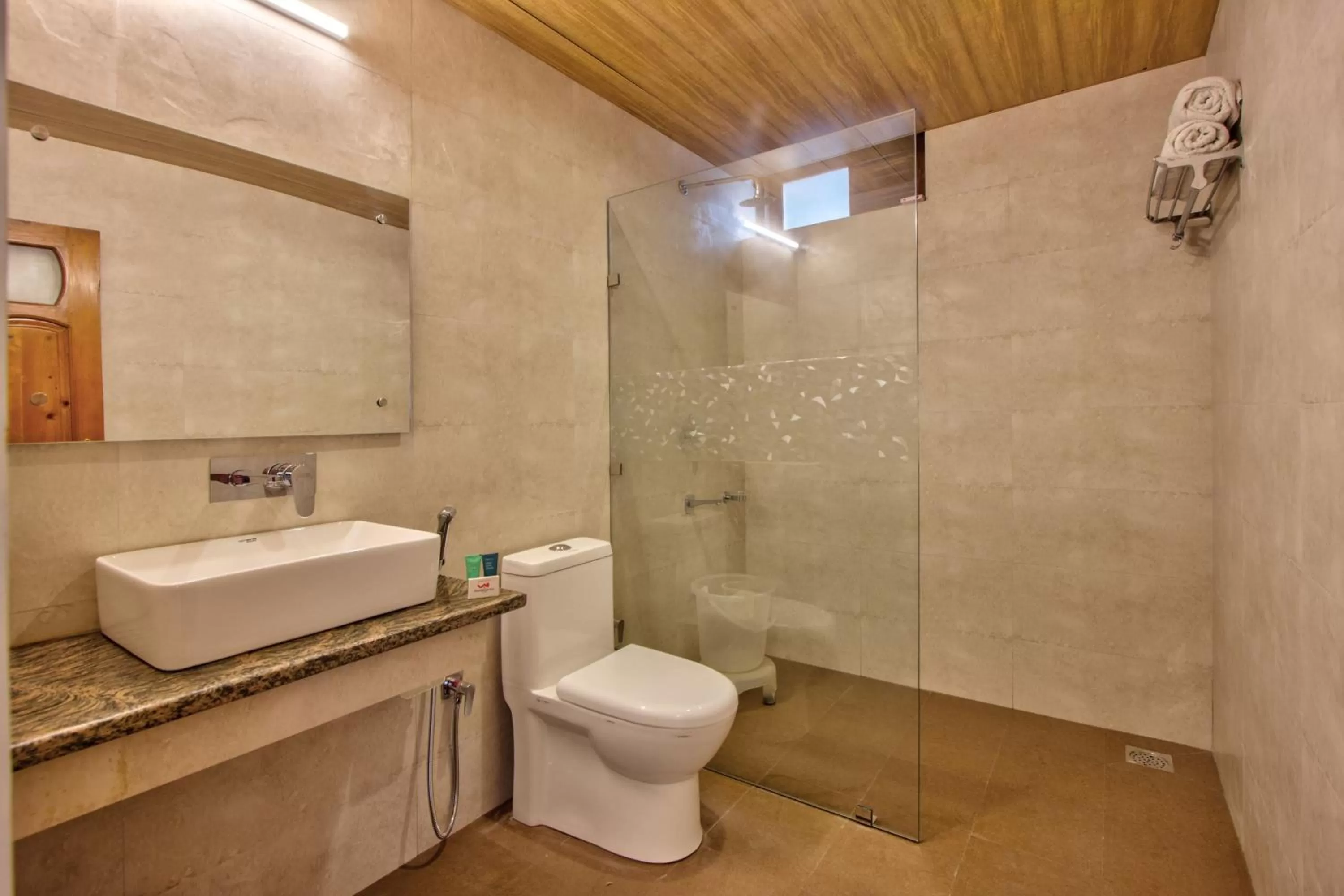 Bathroom in Woodstock Inn Manali 800 Mtrs from Mall Road