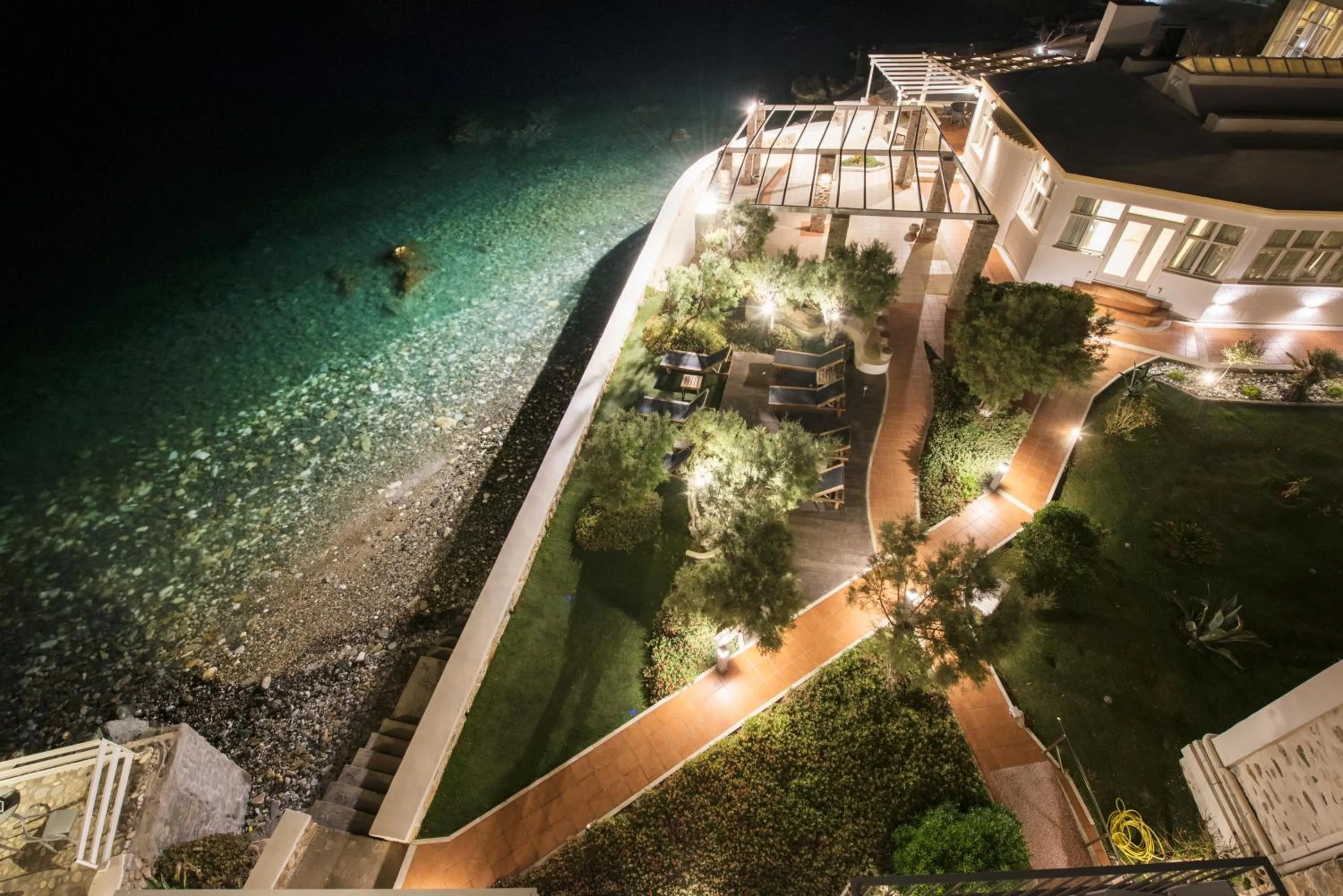 Night in Hotel Hermes