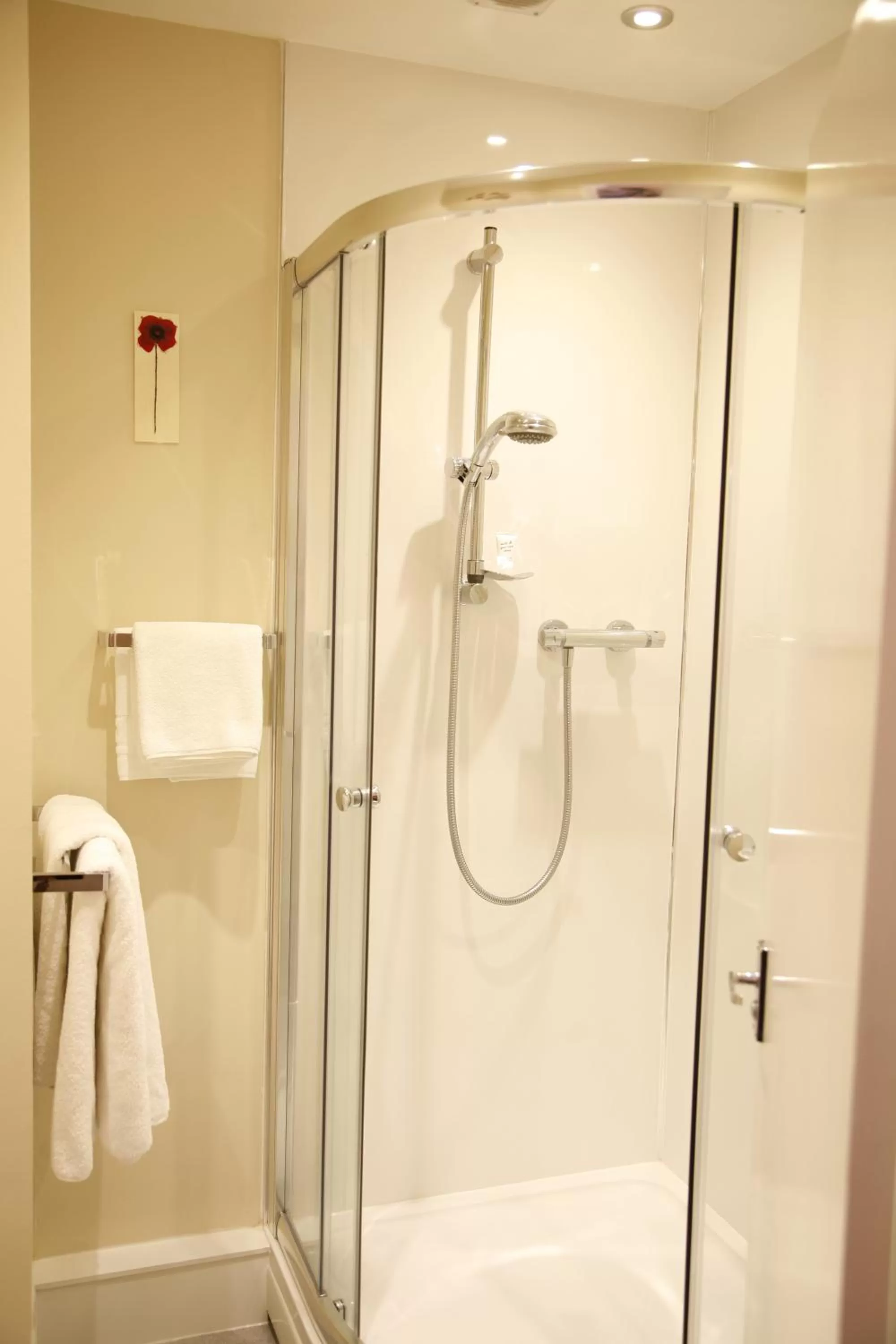 Bathroom in Cresta Court Hotel