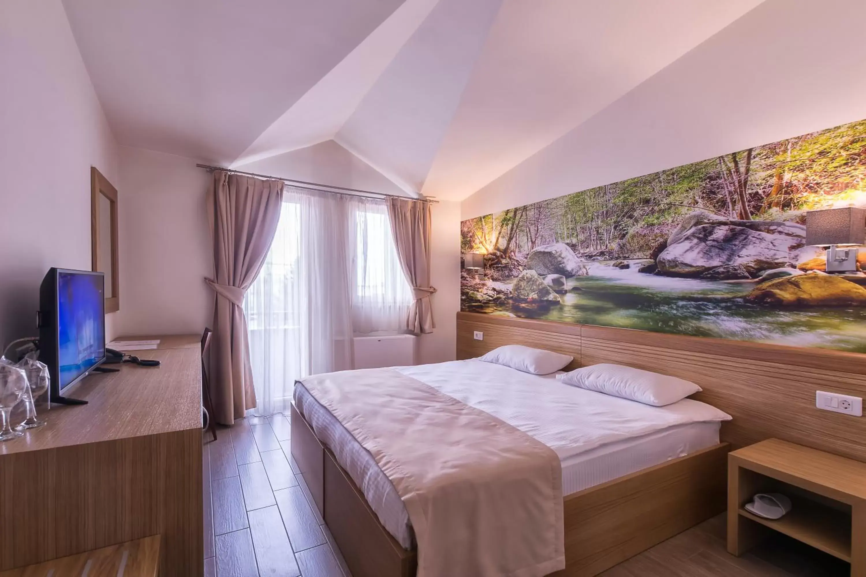 Comfort Single Room with Balcony in Hotel Lirak Comfort Single Room with Balcony in Hotel Lirak