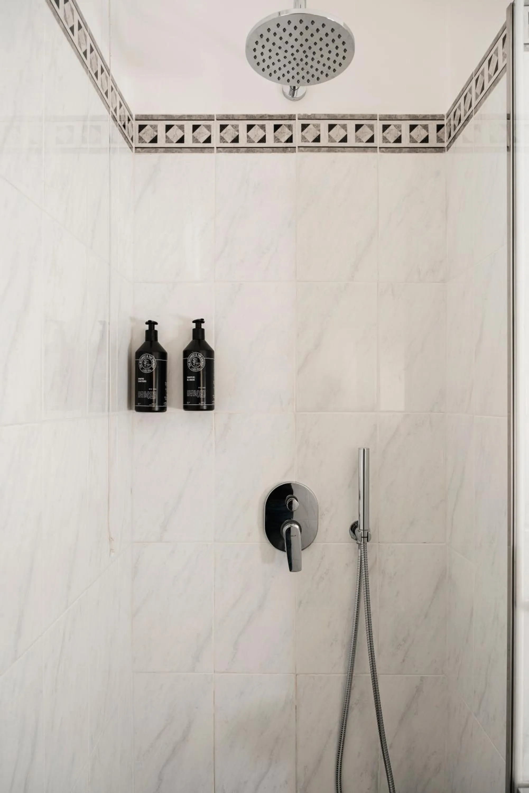 Shower in Hotel De Londres