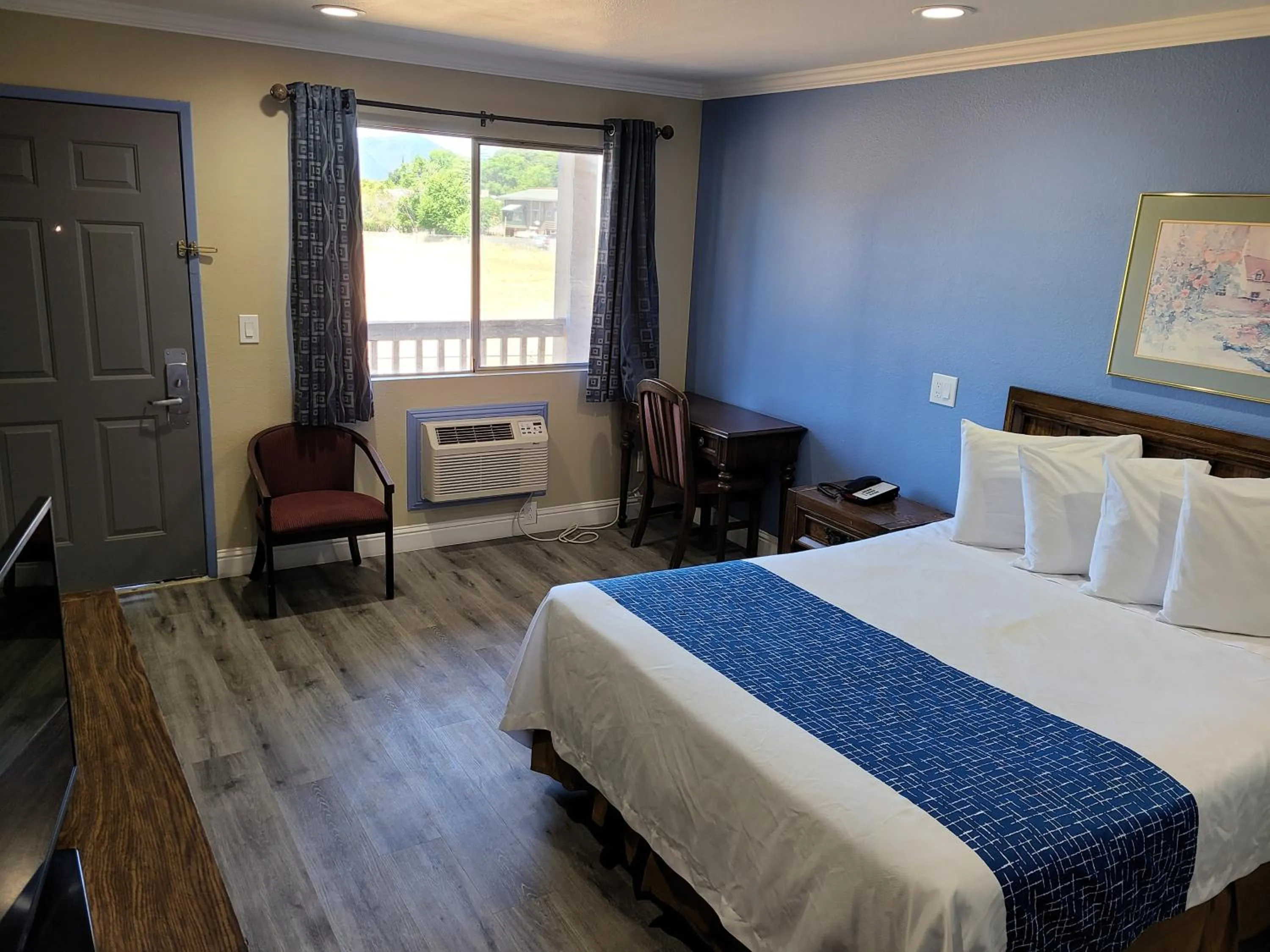 Bedroom, Bed in Travelodge by Wyndham Clearlake