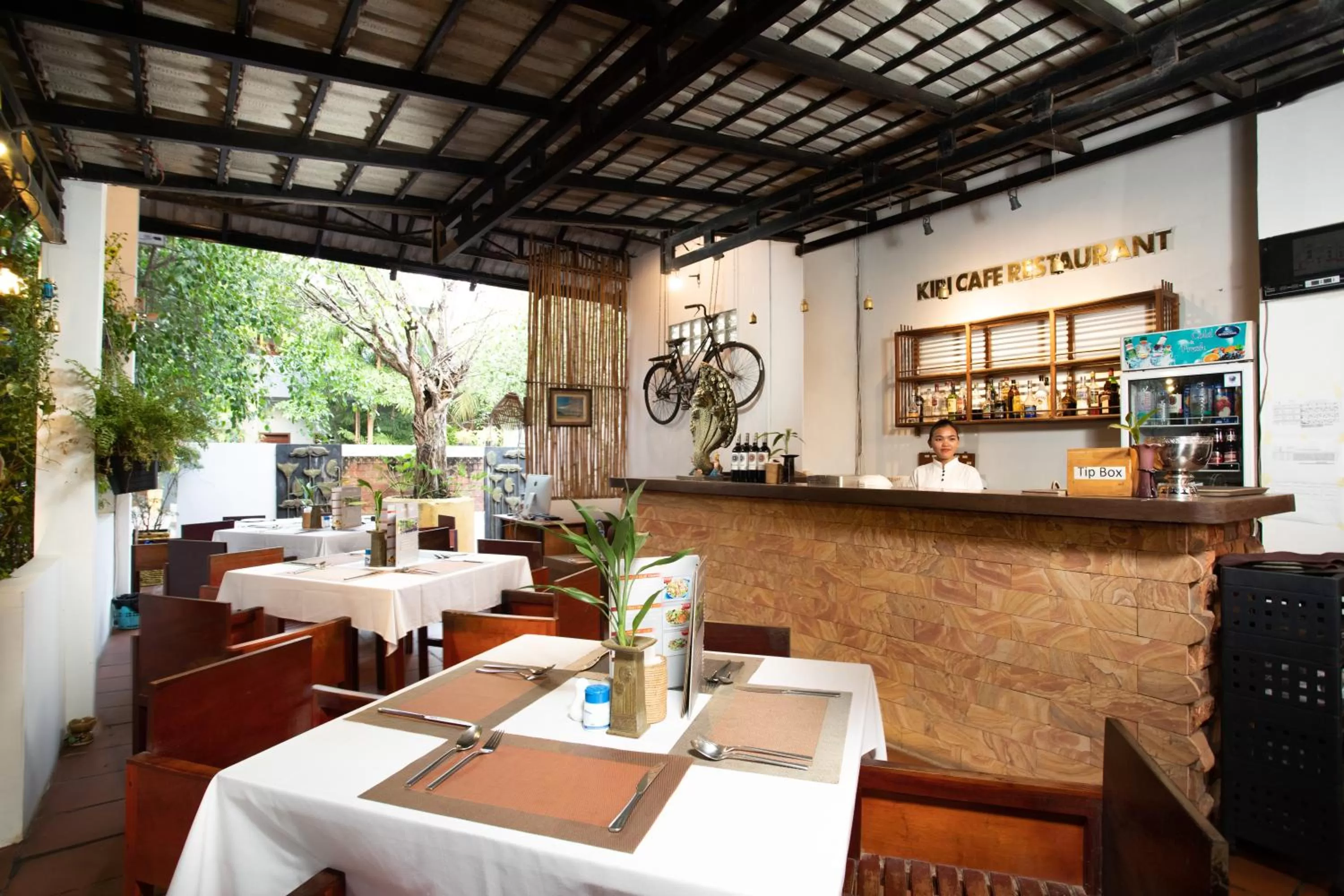 Day, Restaurant/Places to Eat in Indra Porak Residence Hotel