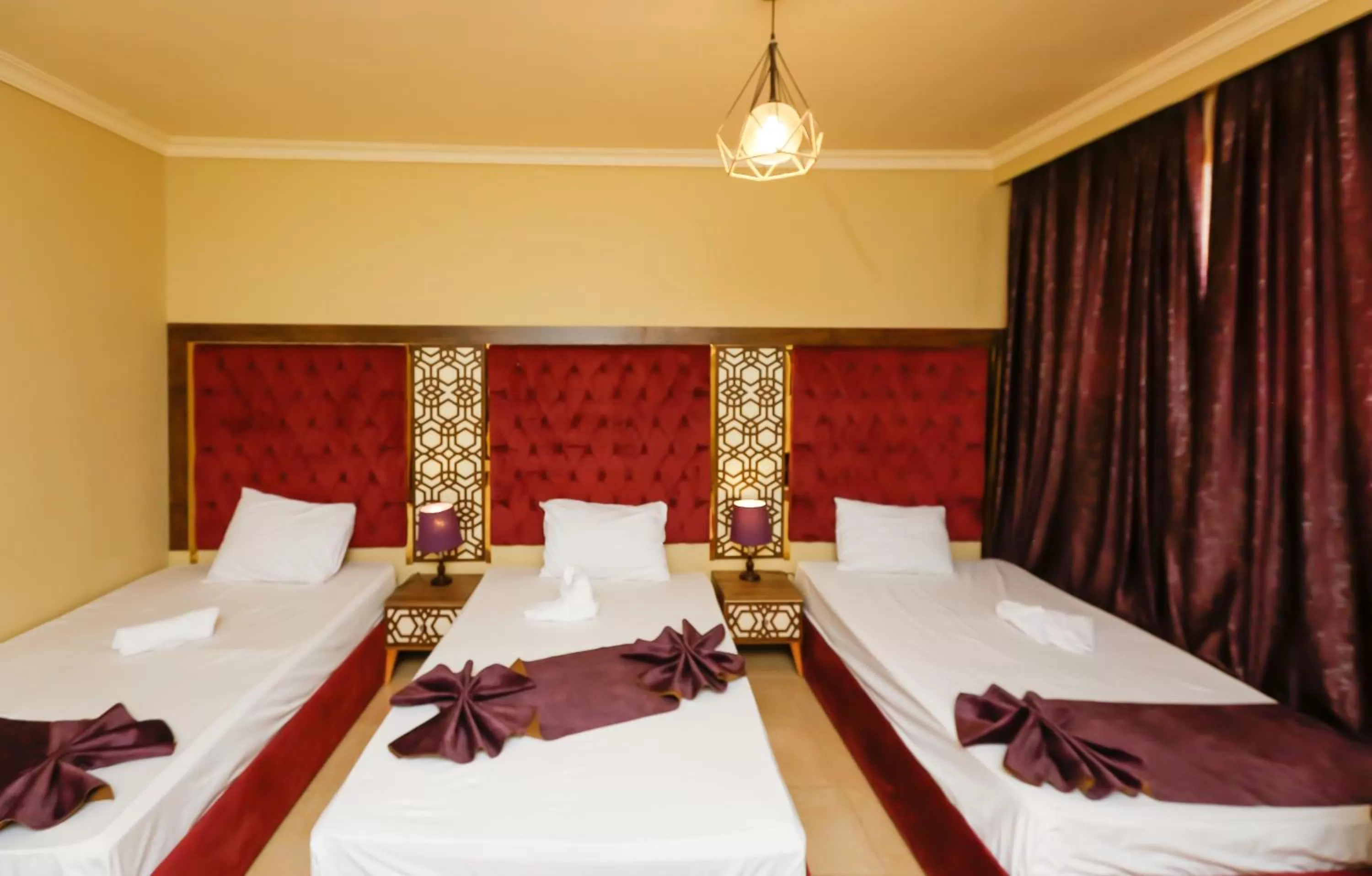 Bed in King Cheops Inn - Pyramid View