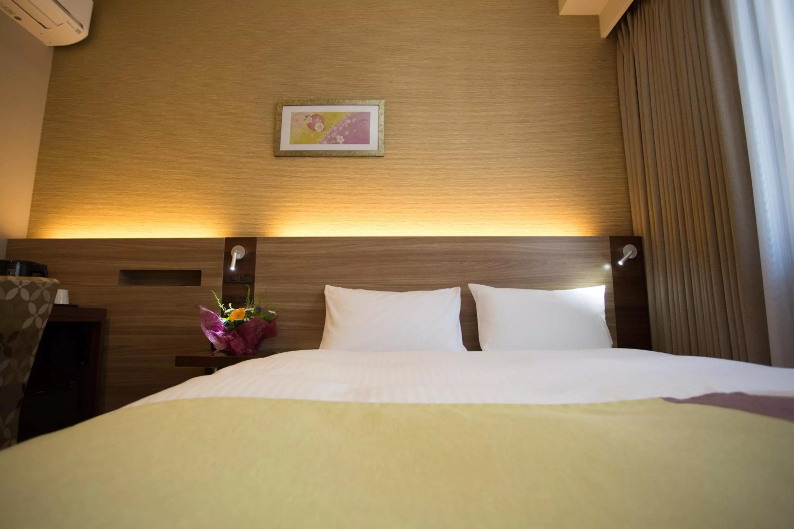 Decorative detail, Bed in Shinsaibashi Grand Hotel Osaka