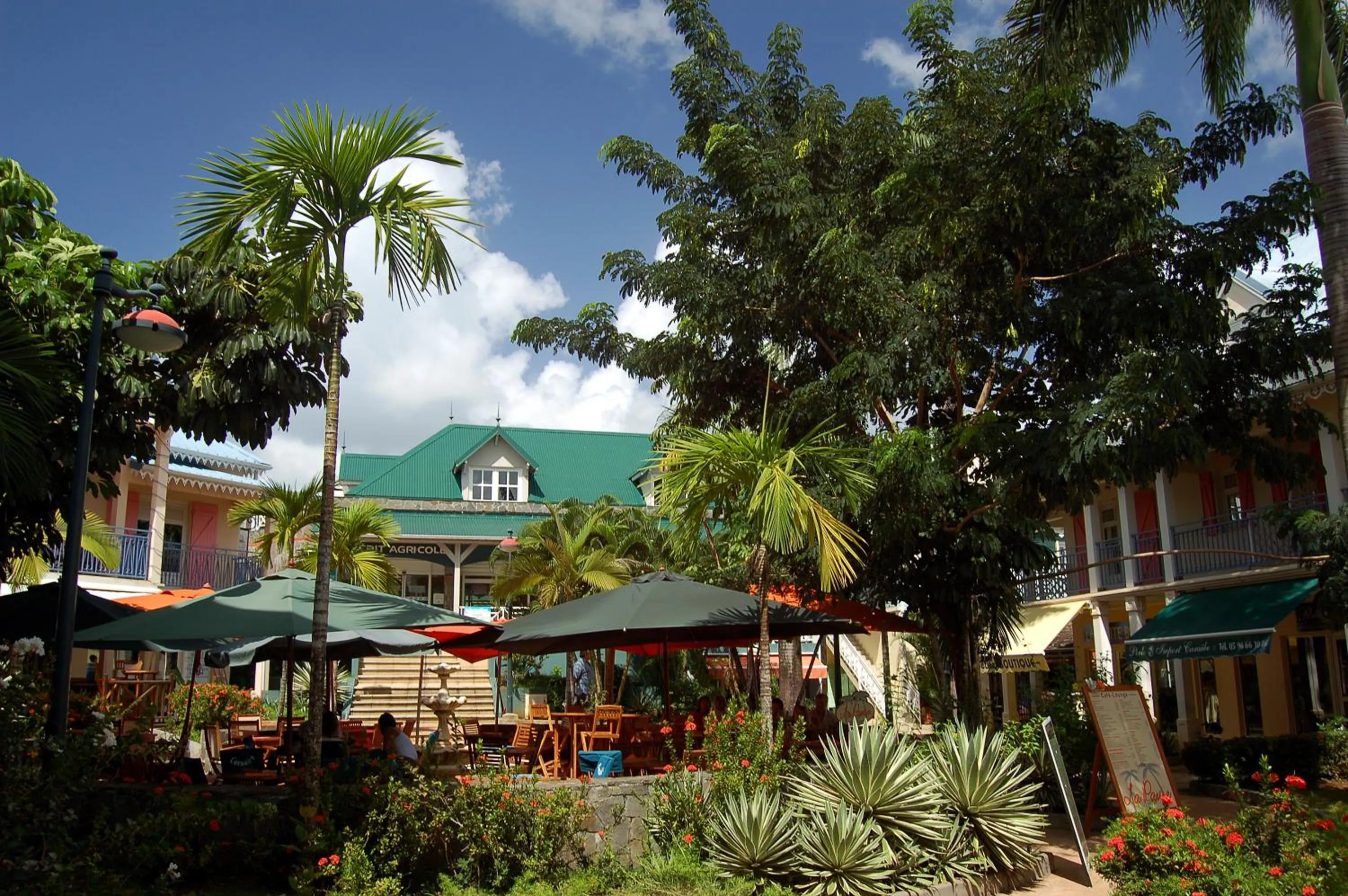 Property building in Village Creole