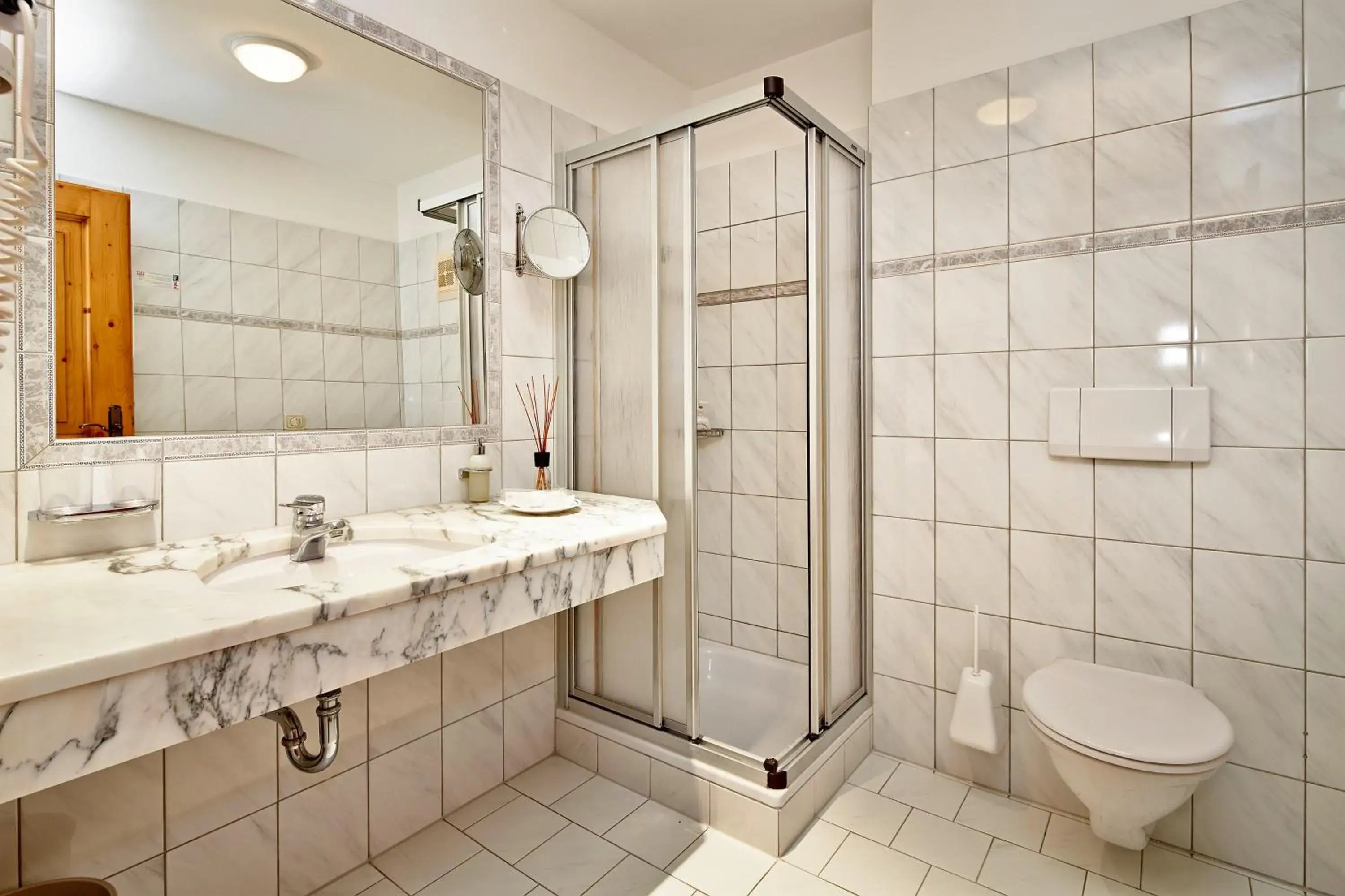 Comfort Double Room in Romantikhotel Zell am See Comfort Double Room in Romantikhotel Zell am See