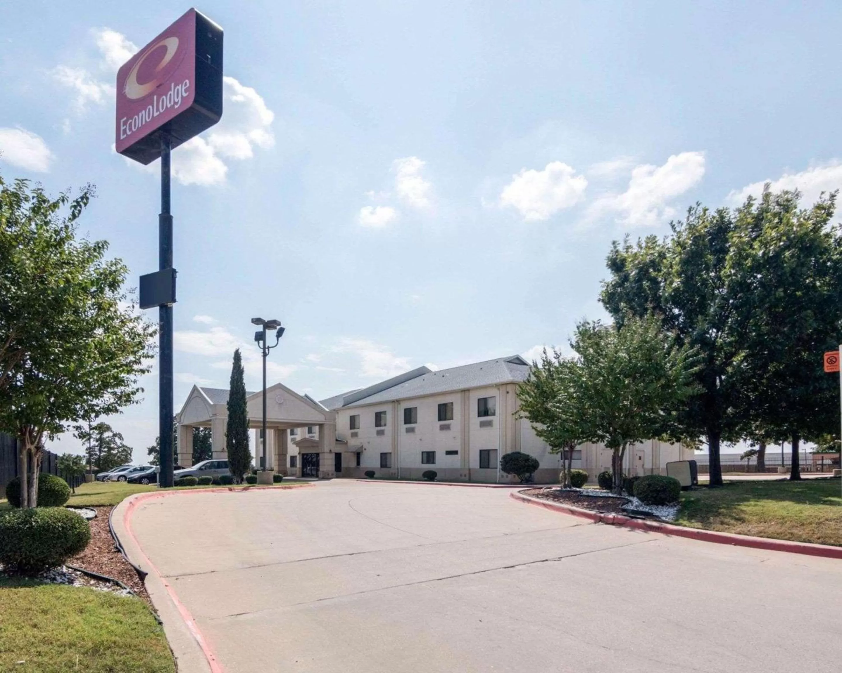 Property building in Econo Lodge Weatherford