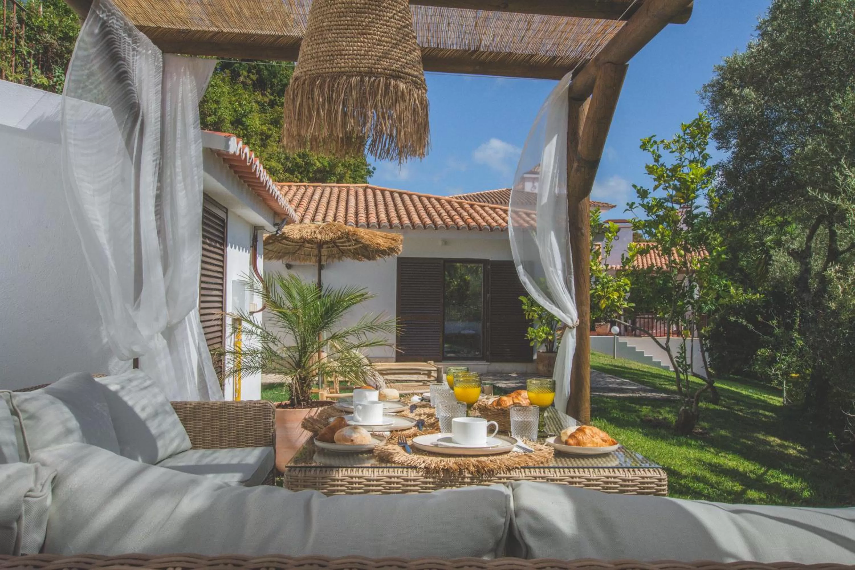 Restaurant/Places to Eat in Villa Pietra Estoril Eco Guesthouse