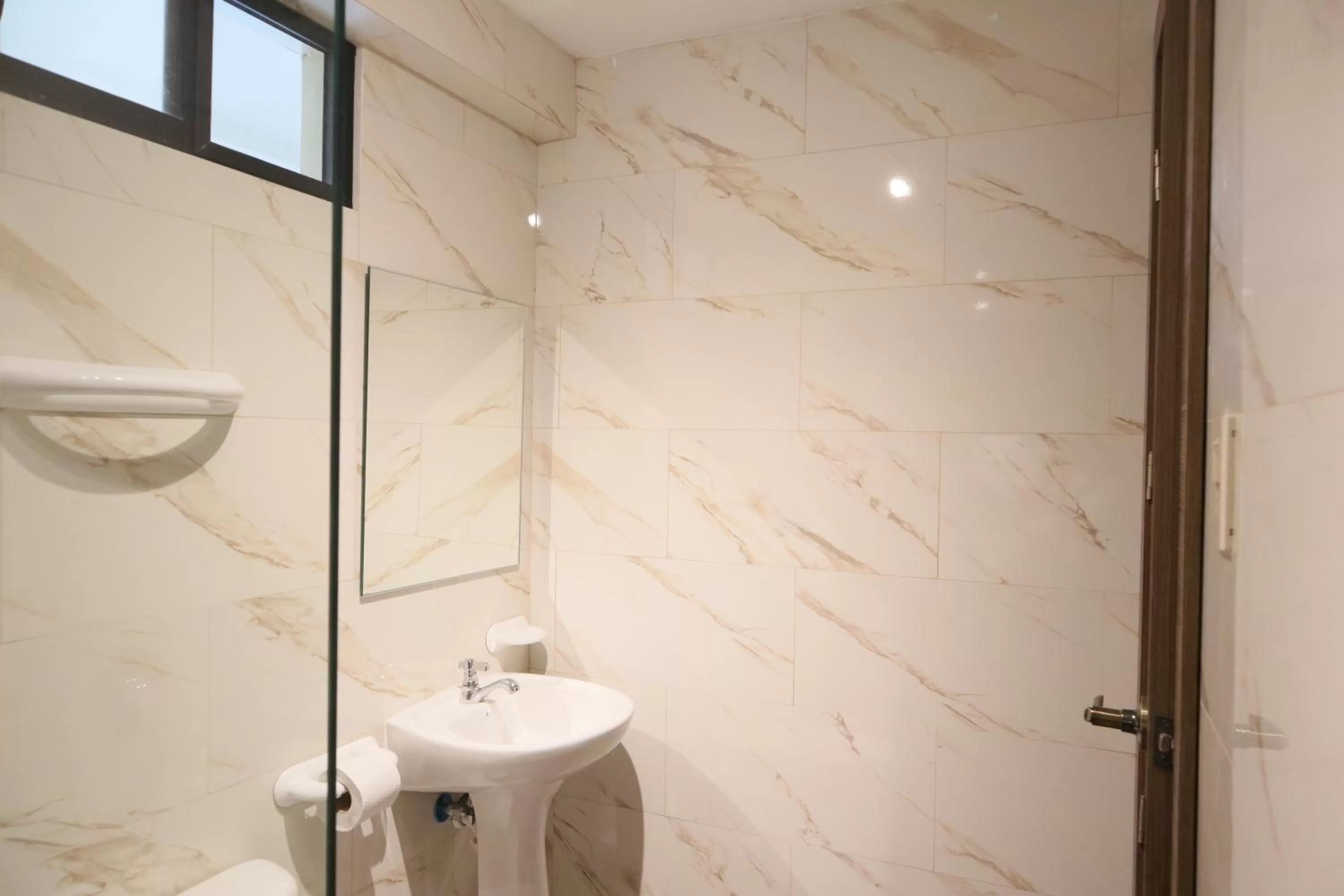 Shower in Hotel Sada