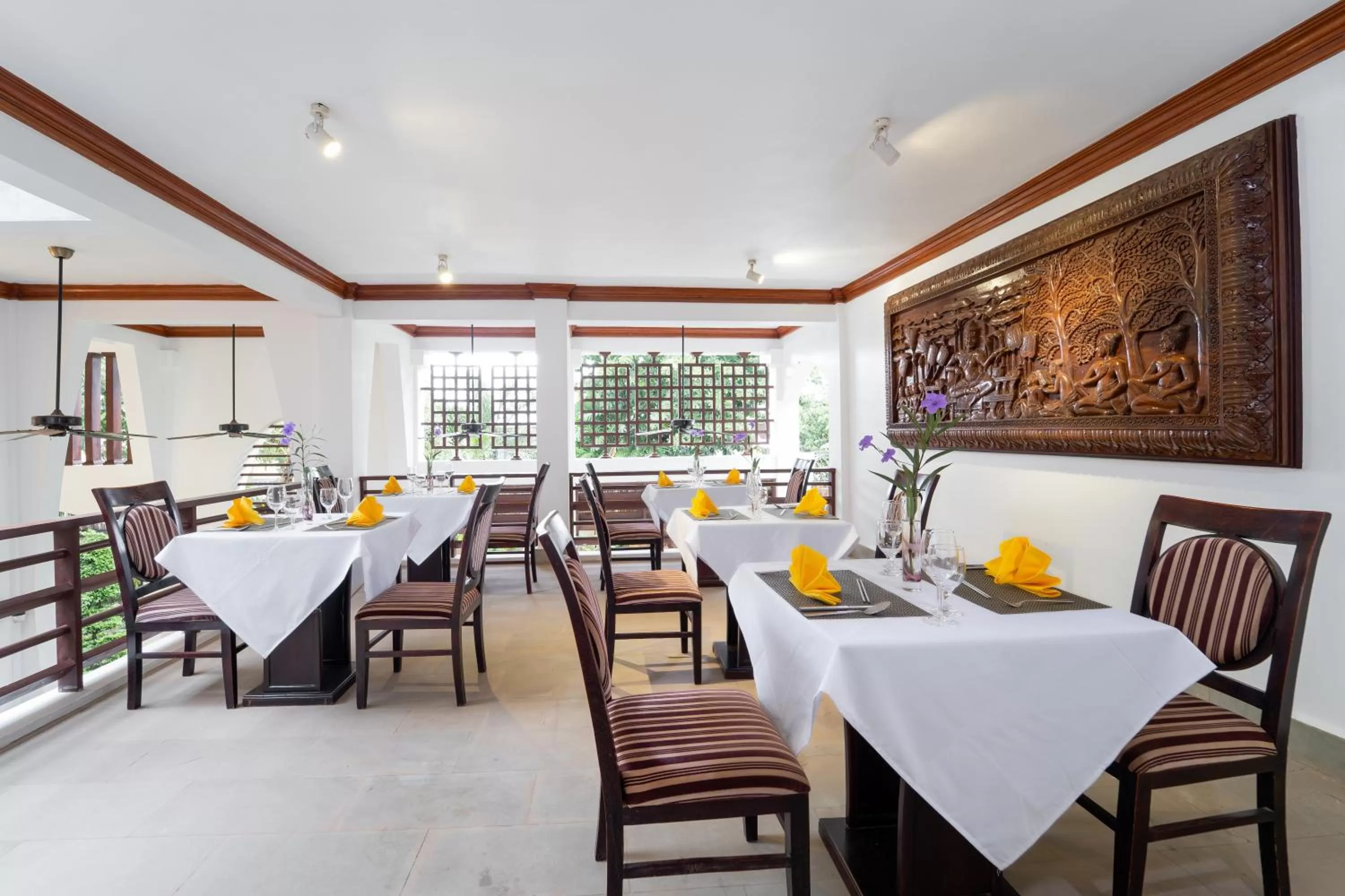 Restaurant/places to eat in The Night Hotel