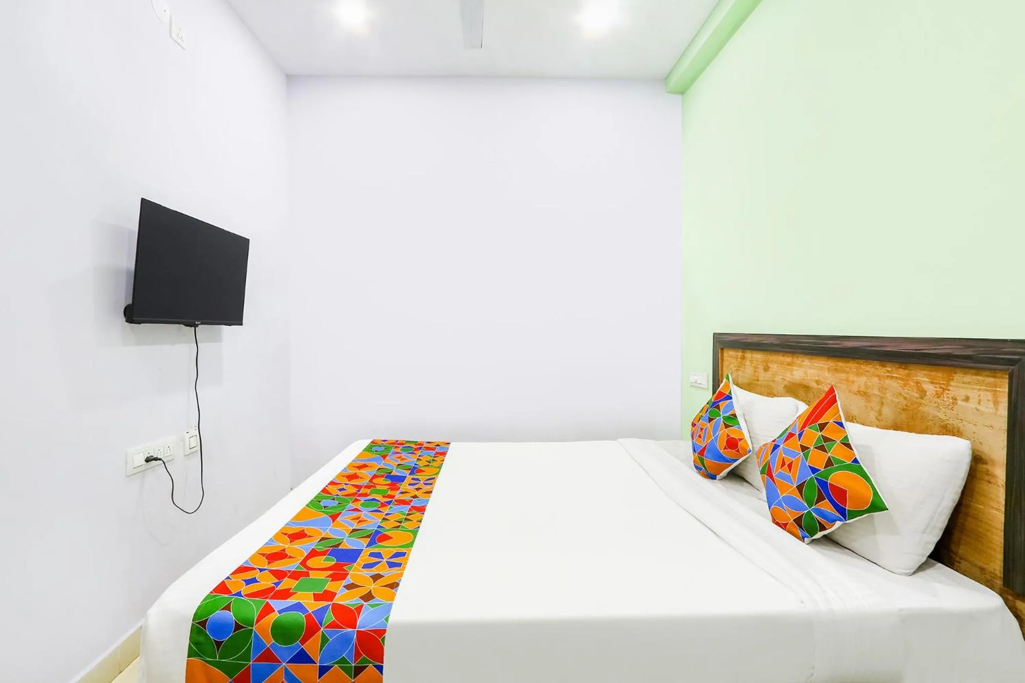 Bed in OYO Flagship Hotel Night Eye Nanakramguda