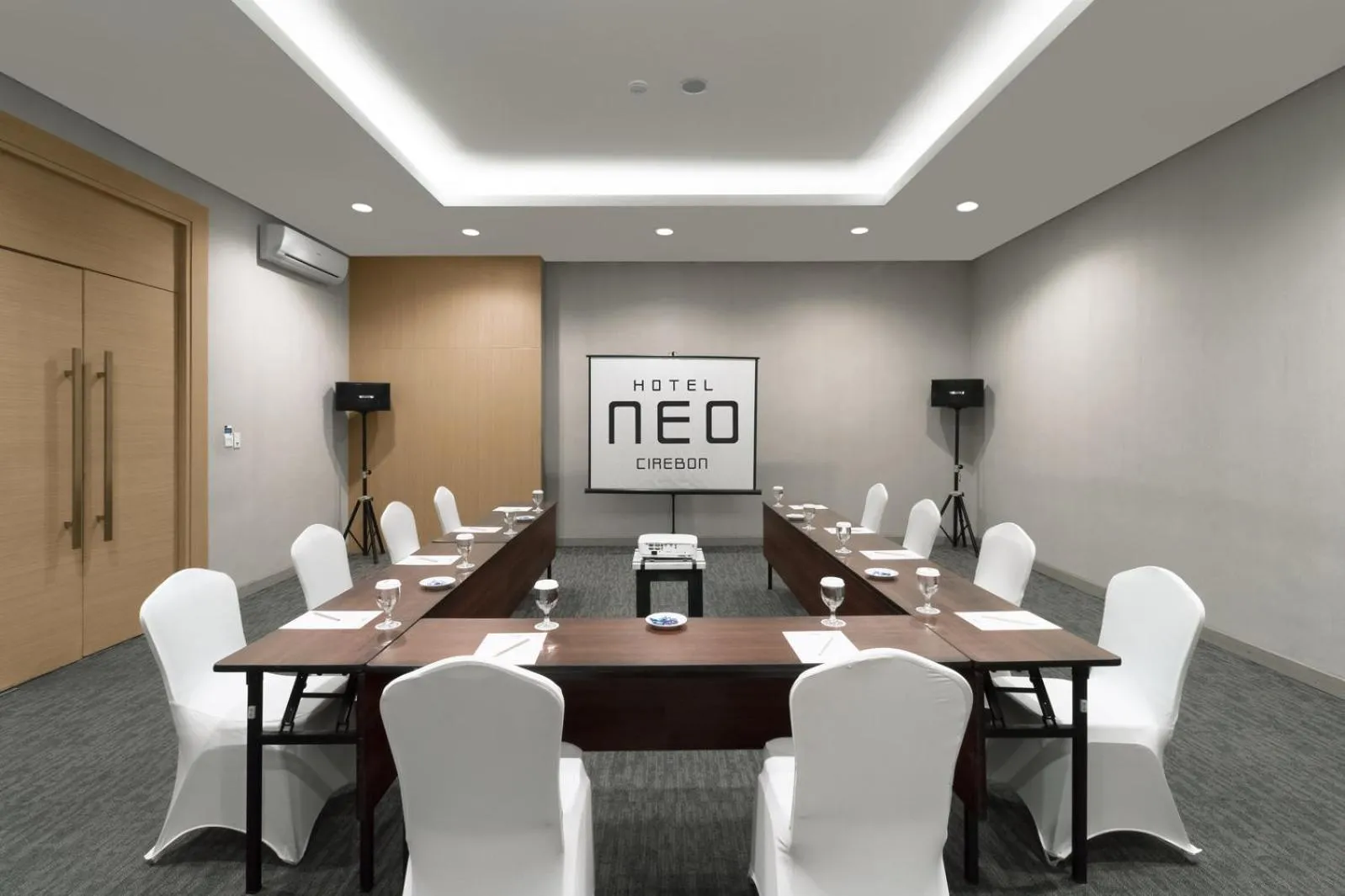 Meeting/conference room in Hotel NEO Cirebon by ASTON