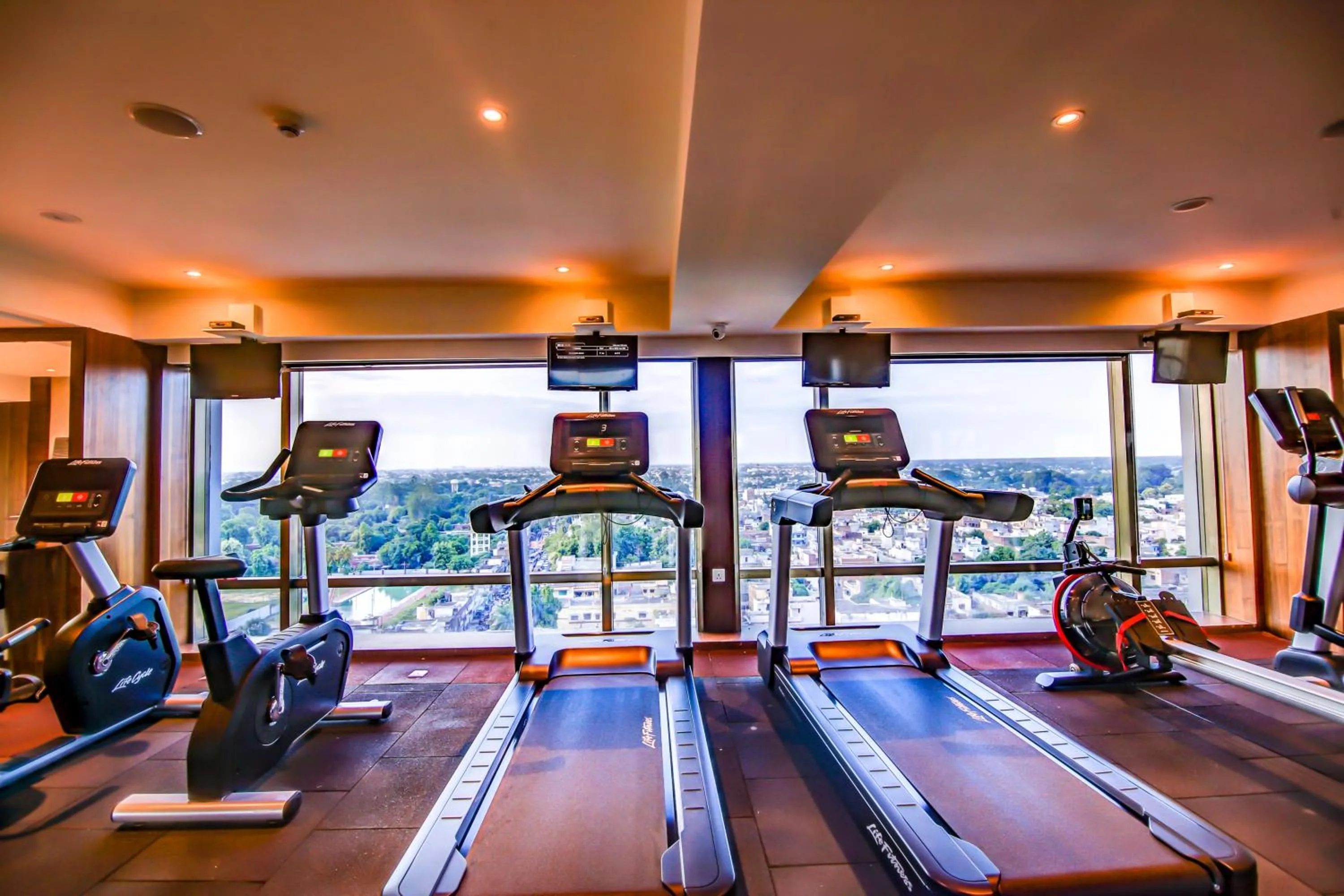 Fitness centre/facilities in Radisson Blu Gorakhpur
