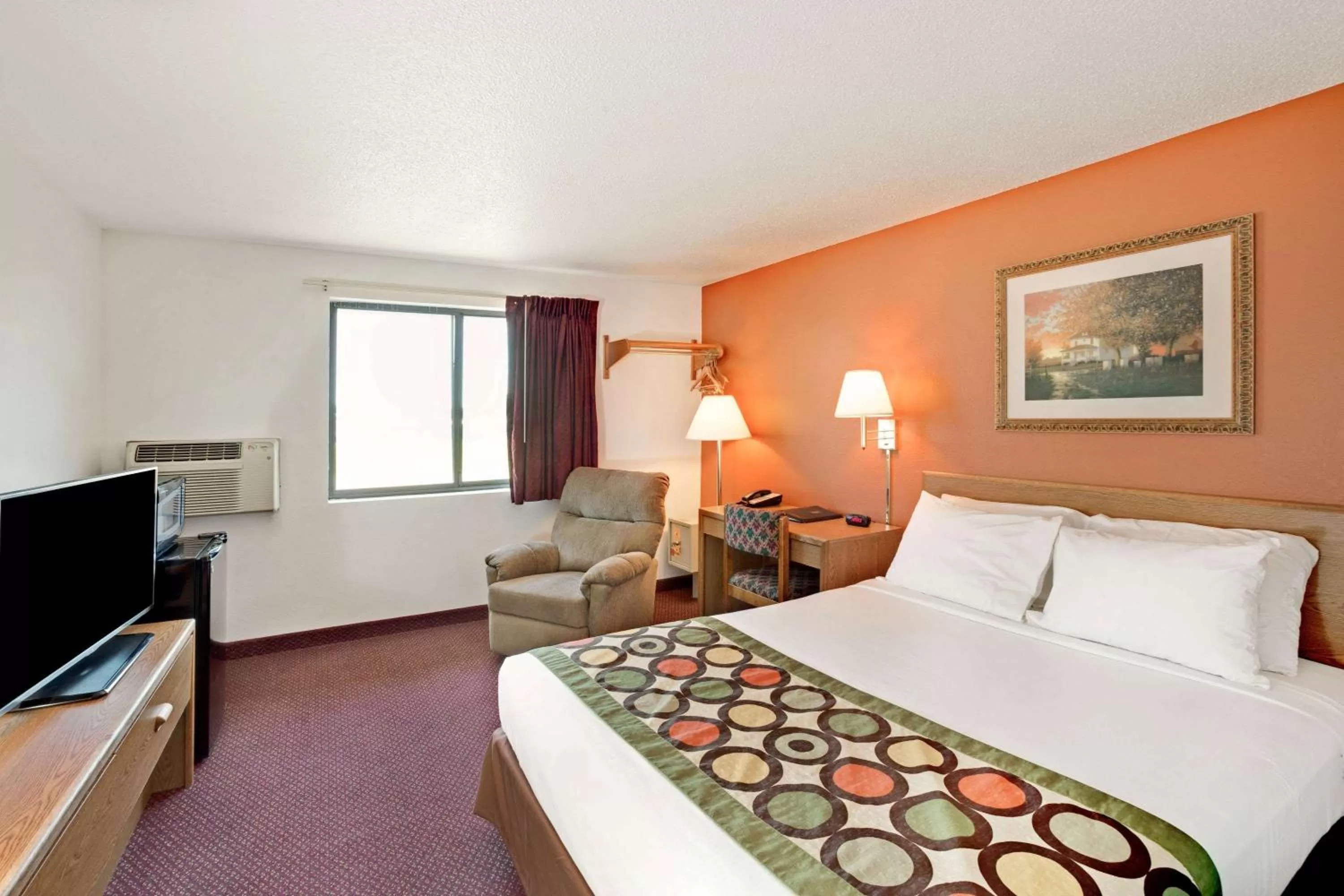 Photo of the whole room, Bed in Super 8 by Wyndham Aberdeen East