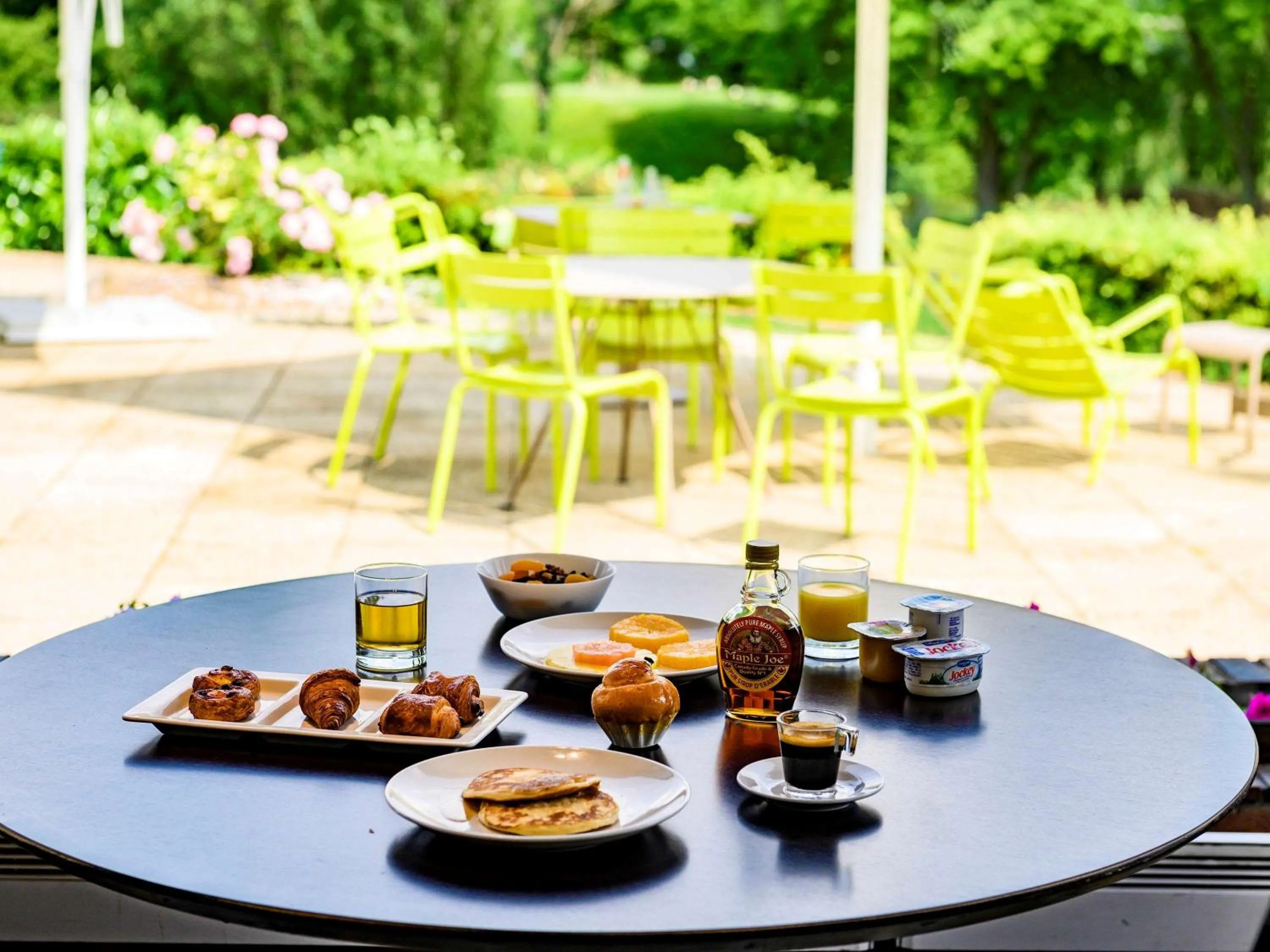 Restaurant/places to eat in Novotel Paris Créteil Le Lac