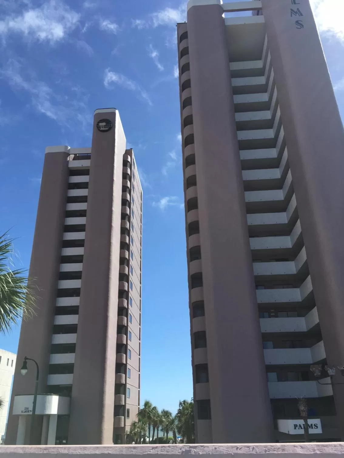 Facade/entrance in Suites at the Beach