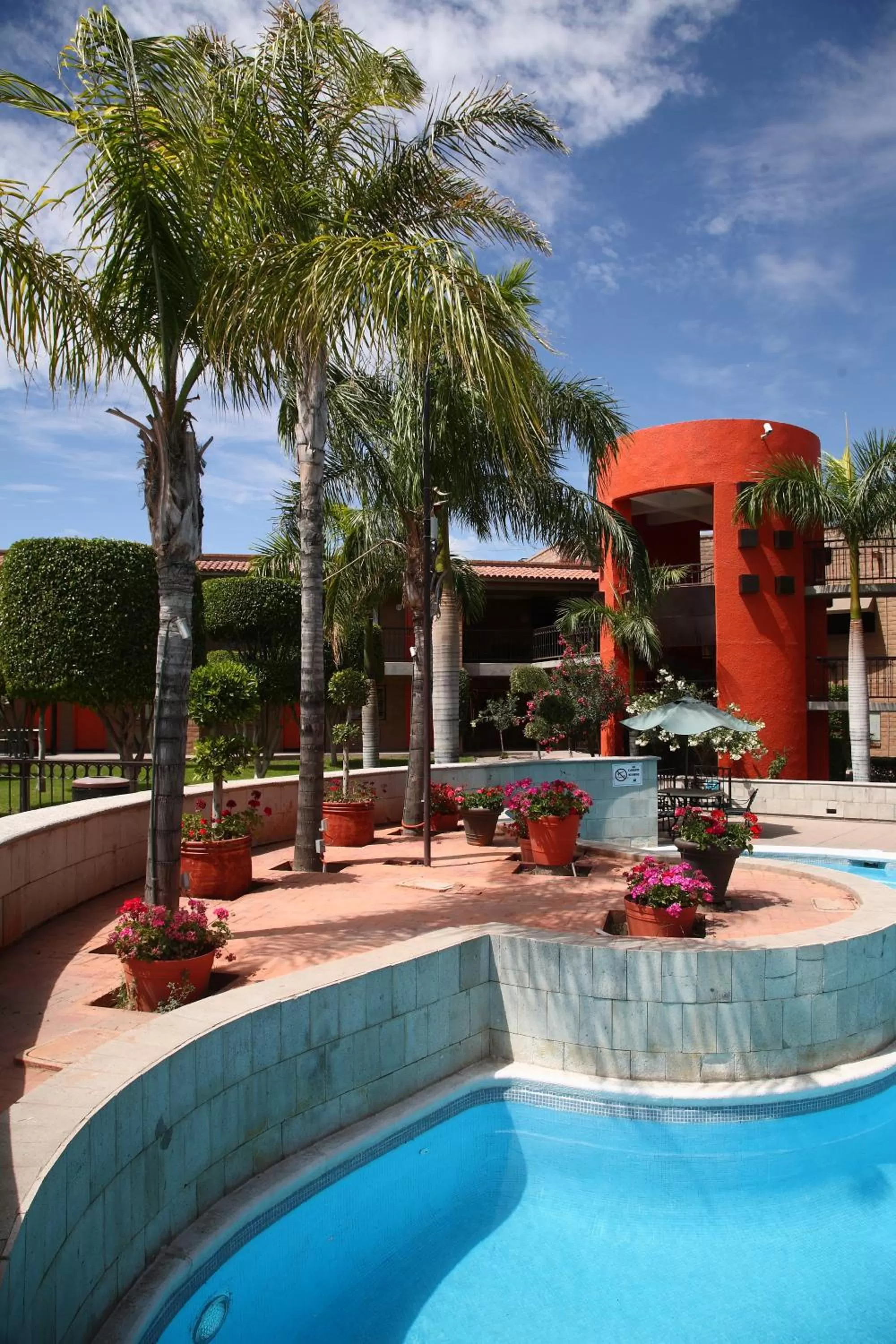 Swimming pool in Hotel Colonial Hermosillo